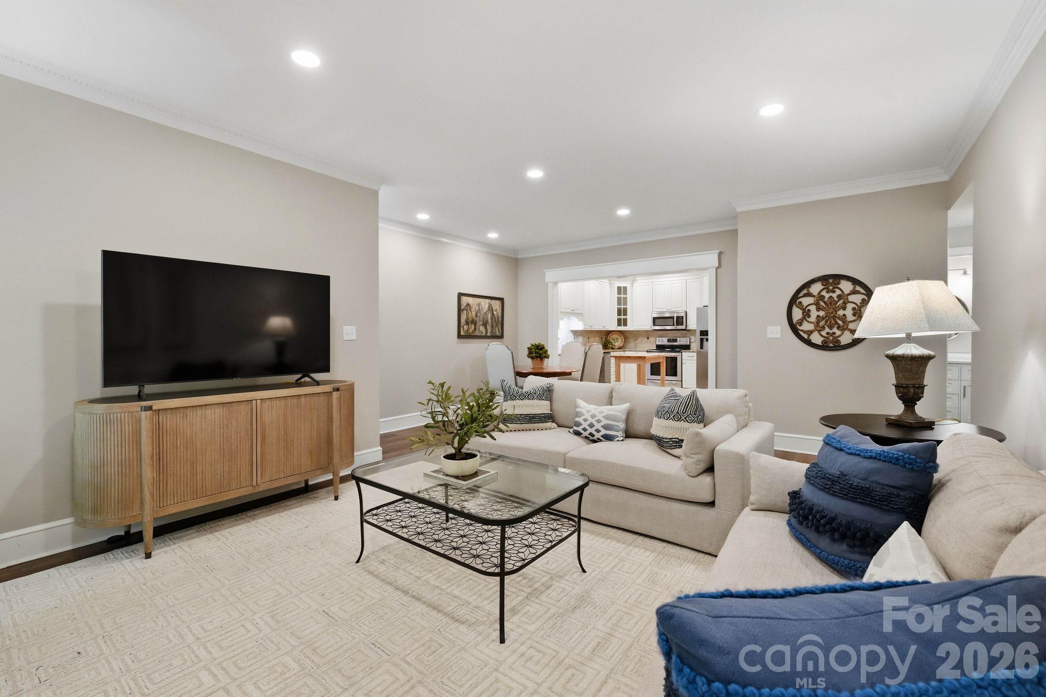 Condominium at 2432 Selwyn Avenue, Charlotte, photo 8 of 21