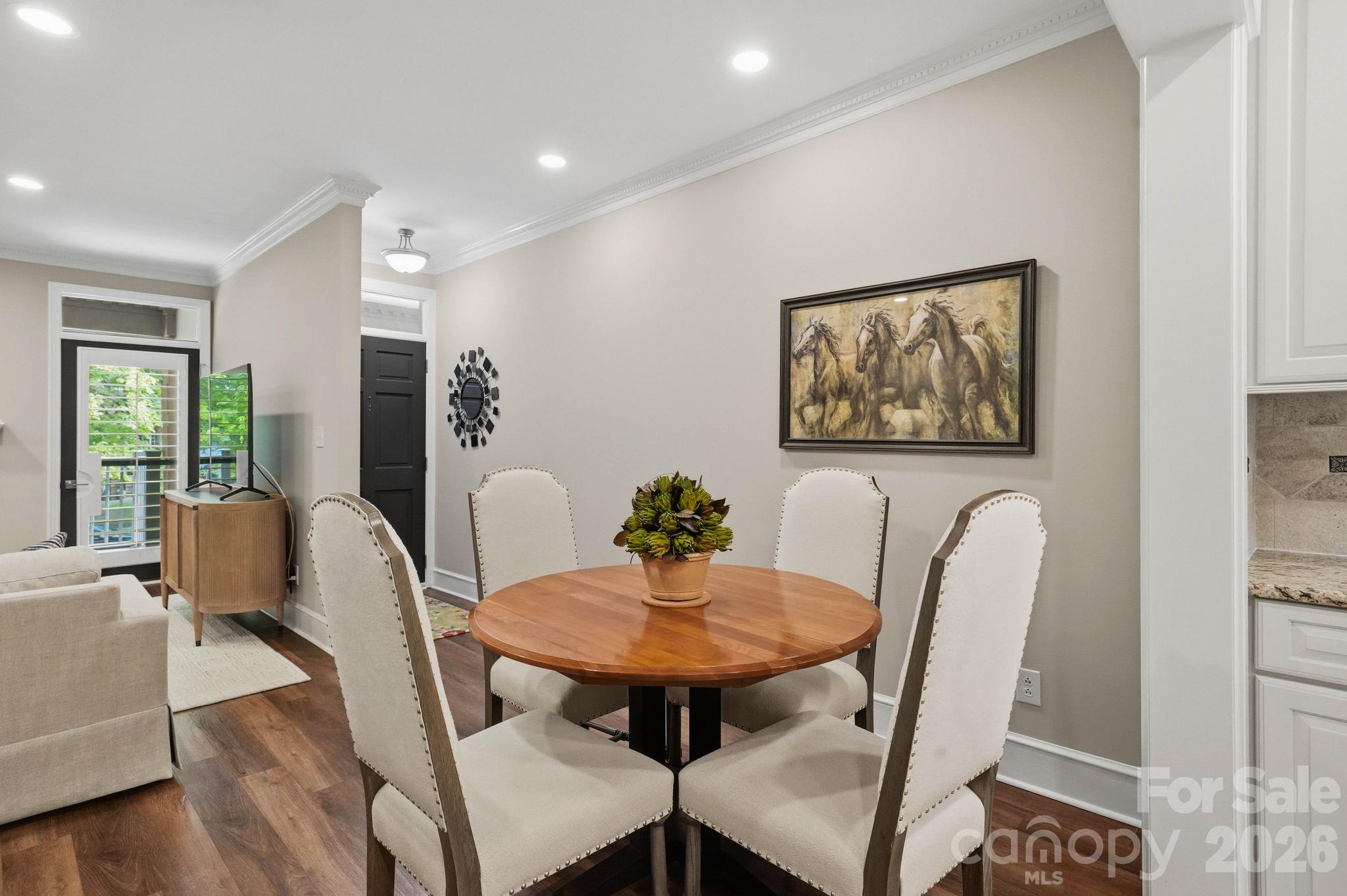 Condominium at 2432 Selwyn Avenue, Charlotte, photo 10 of 21