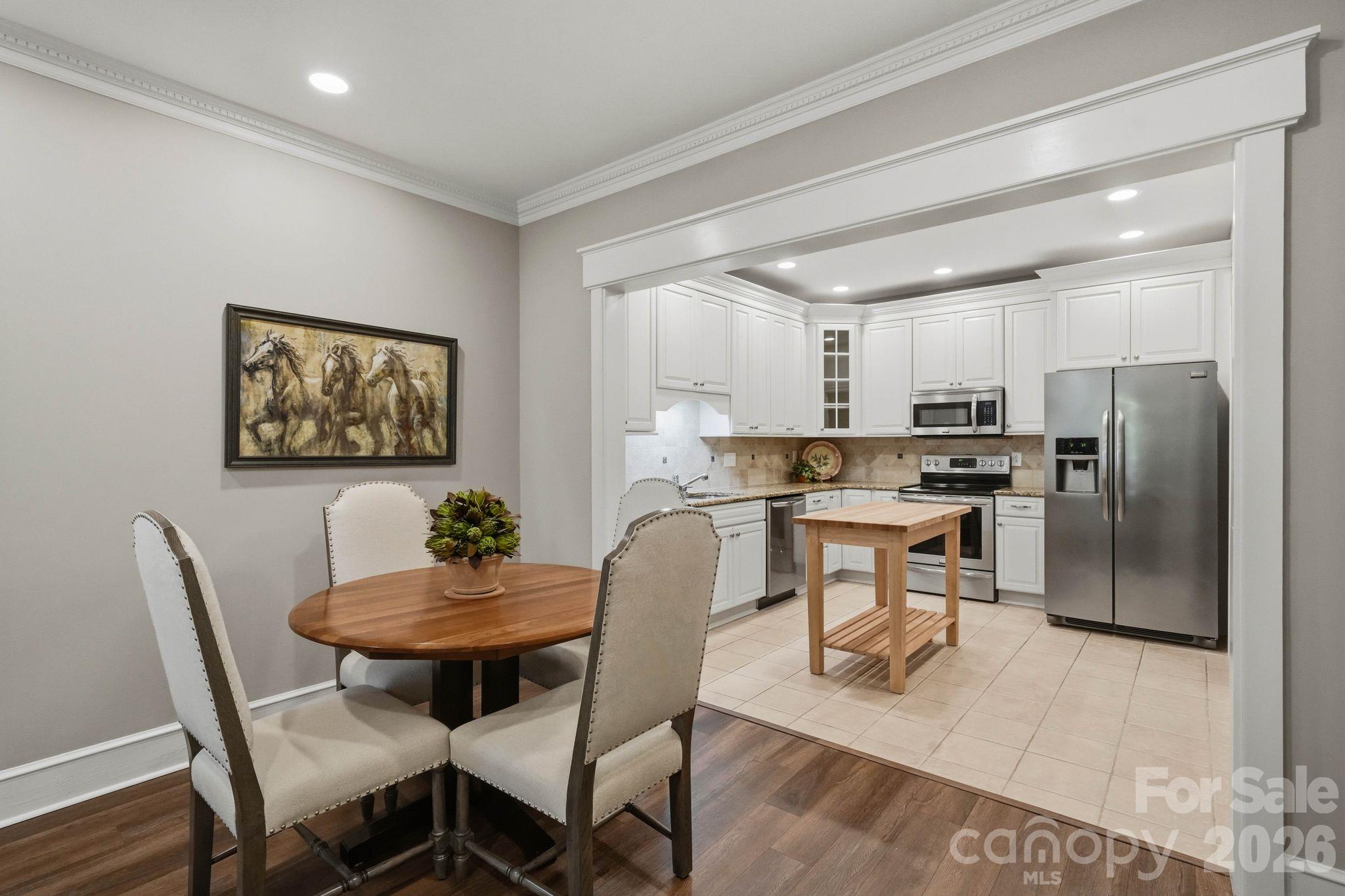 Condominium at 2432 Selwyn Avenue, Charlotte, photo 11 of 21