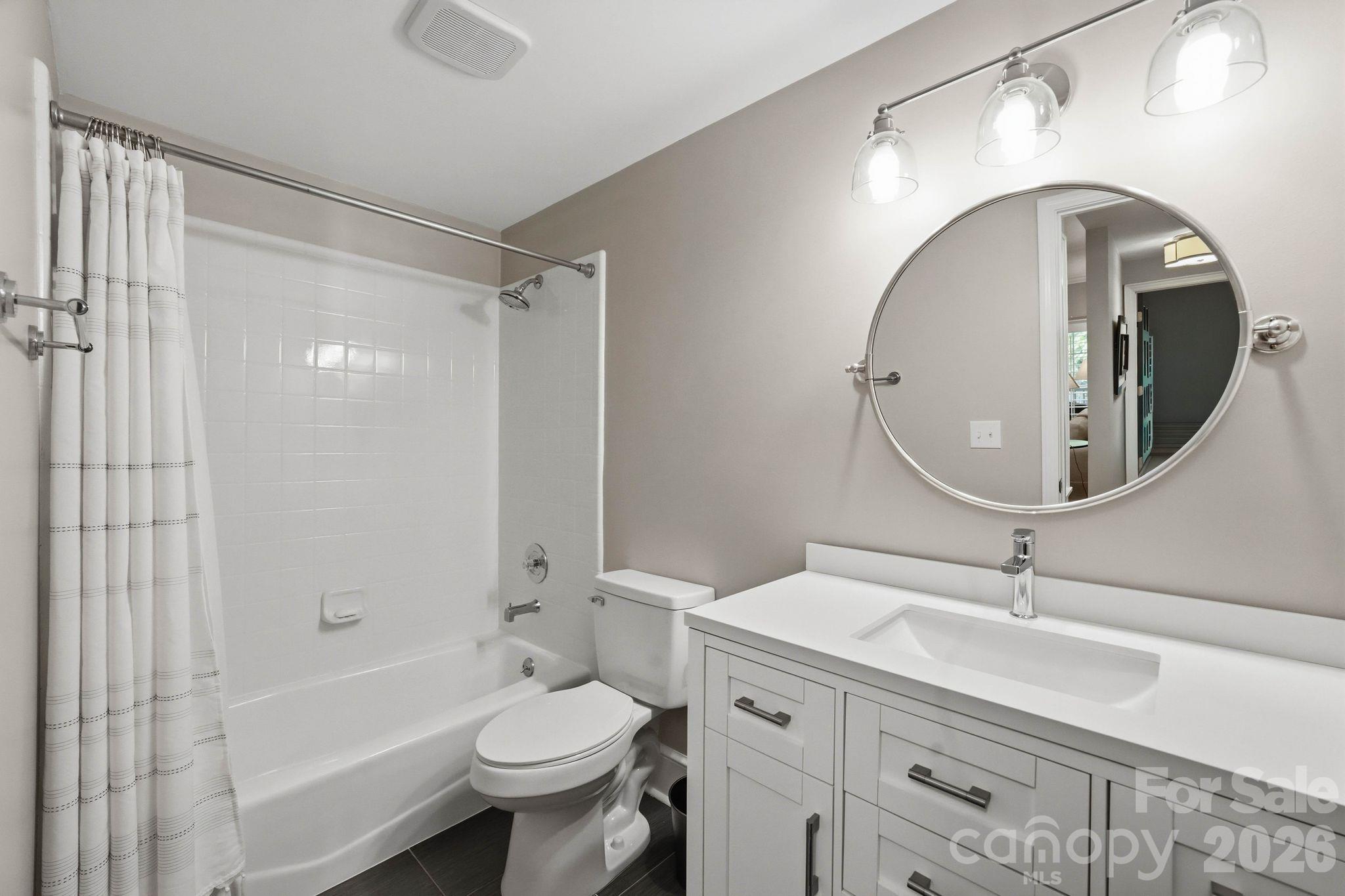 Condominium at 2432 Selwyn Avenue, Charlotte, photo 15 of 21
