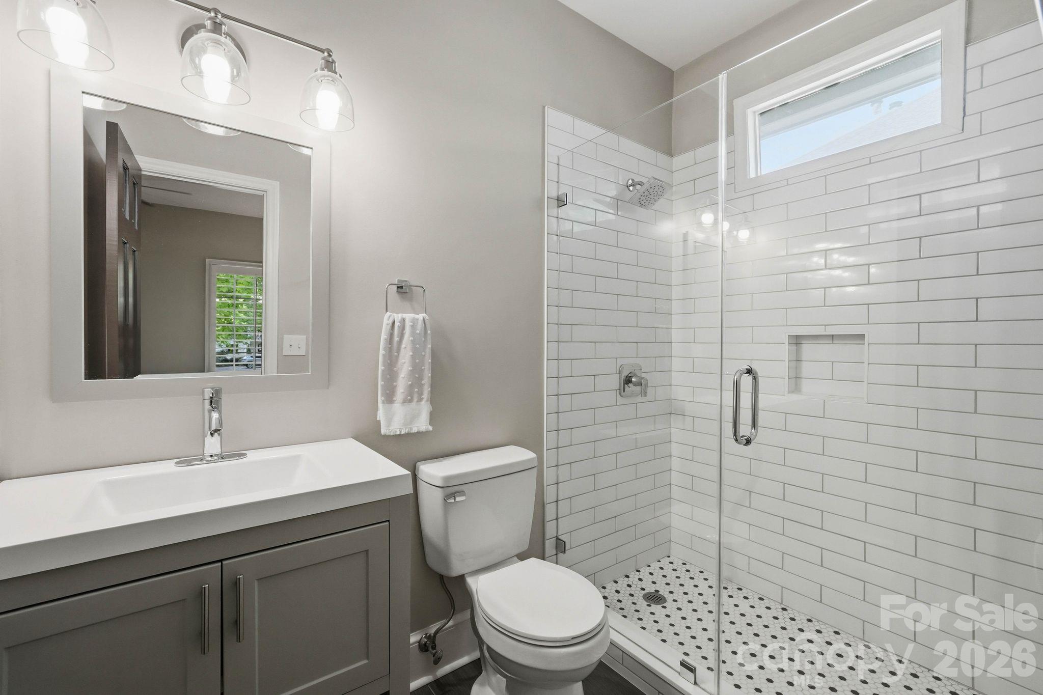 Condominium at 2432 Selwyn Avenue, Charlotte, photo 18 of 21