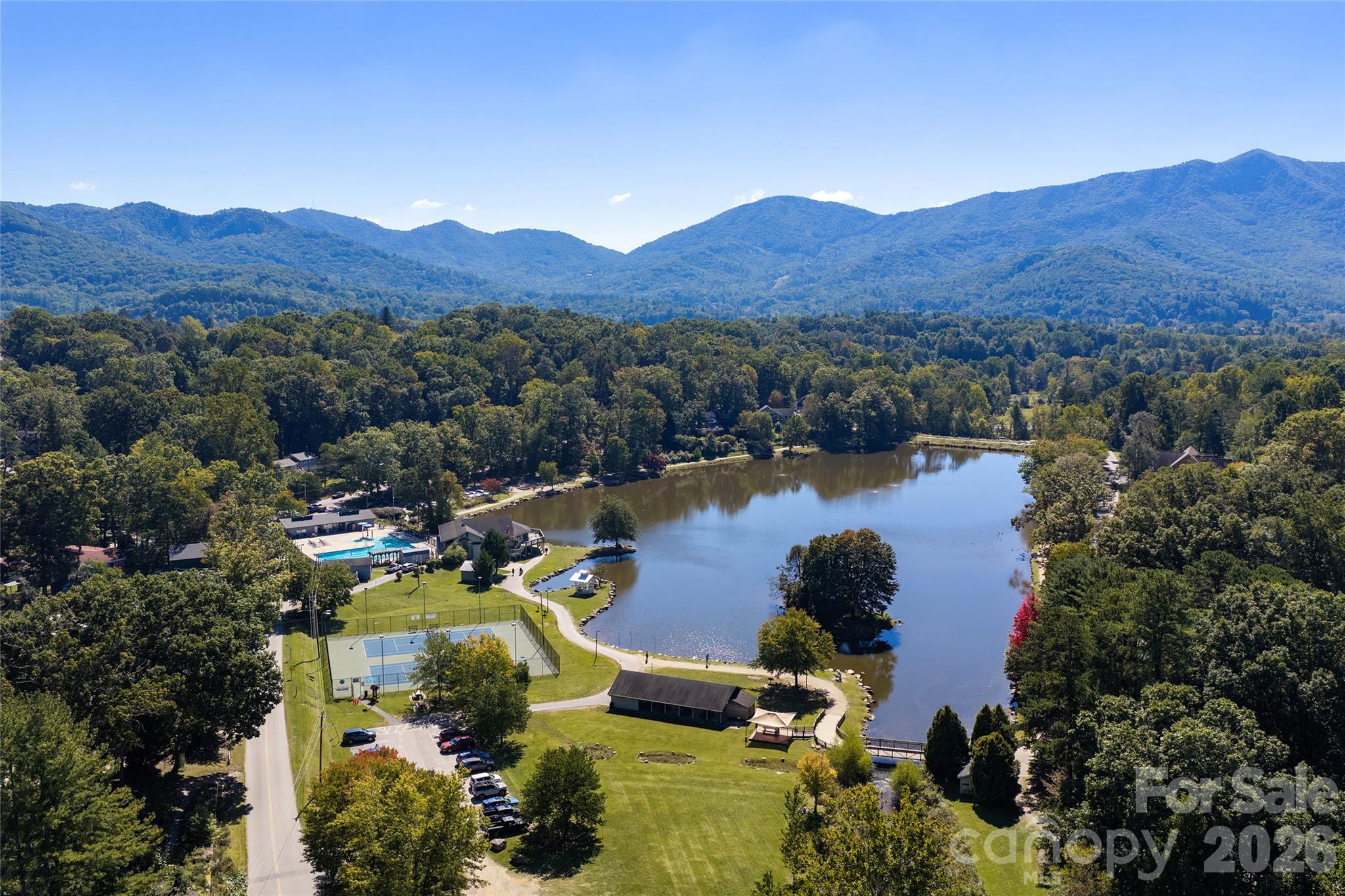 Lake Tomahawk. - 112 Rhododendron Avenue, Black Mountain
