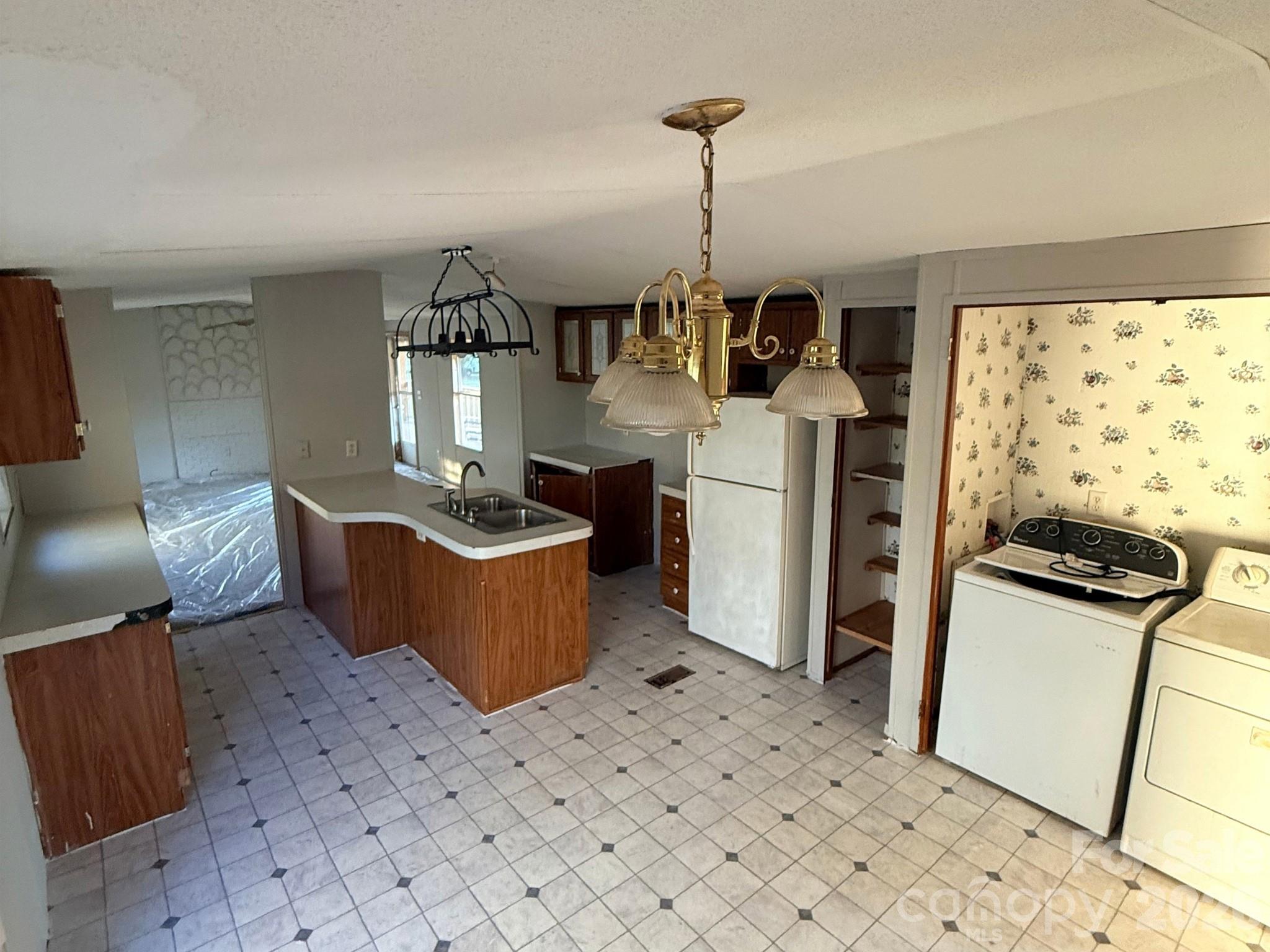 Single Family Residence at 2330 Springdale Drive, Newton, photo 5 of 13
