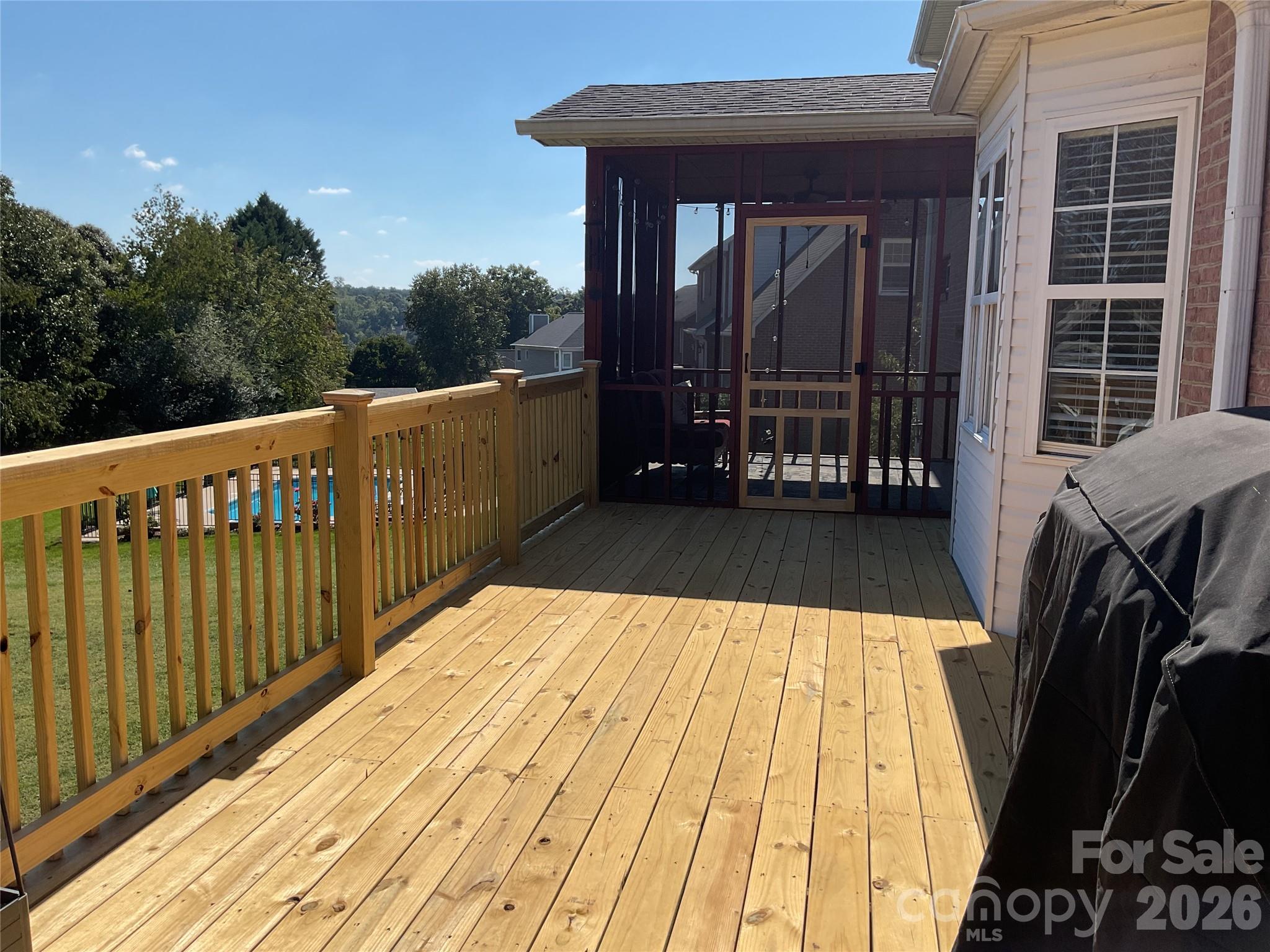 beautiful new back deck - 4948 Betty Drive NE, Hickory