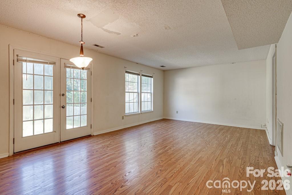 Single Family Residence at 6844 Shiloh Ridge Lane, Charlotte, photo 4 of 18