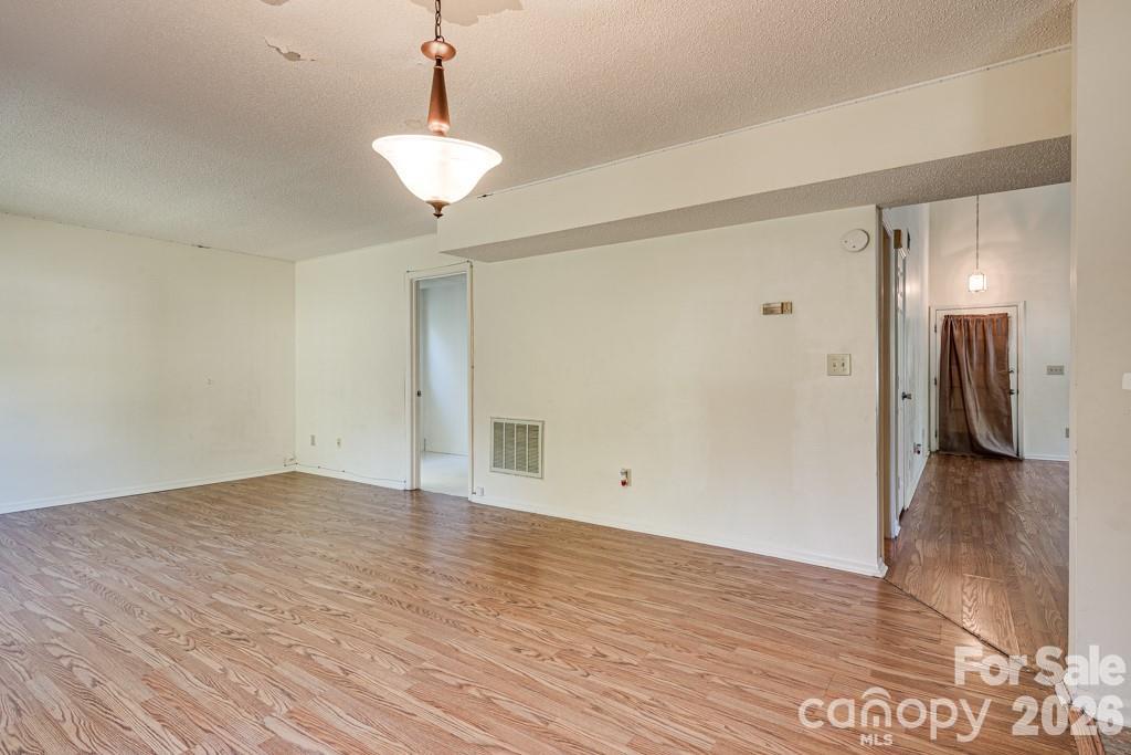 Single Family Residence at 6844 Shiloh Ridge Lane, Charlotte, photo 5 of 18