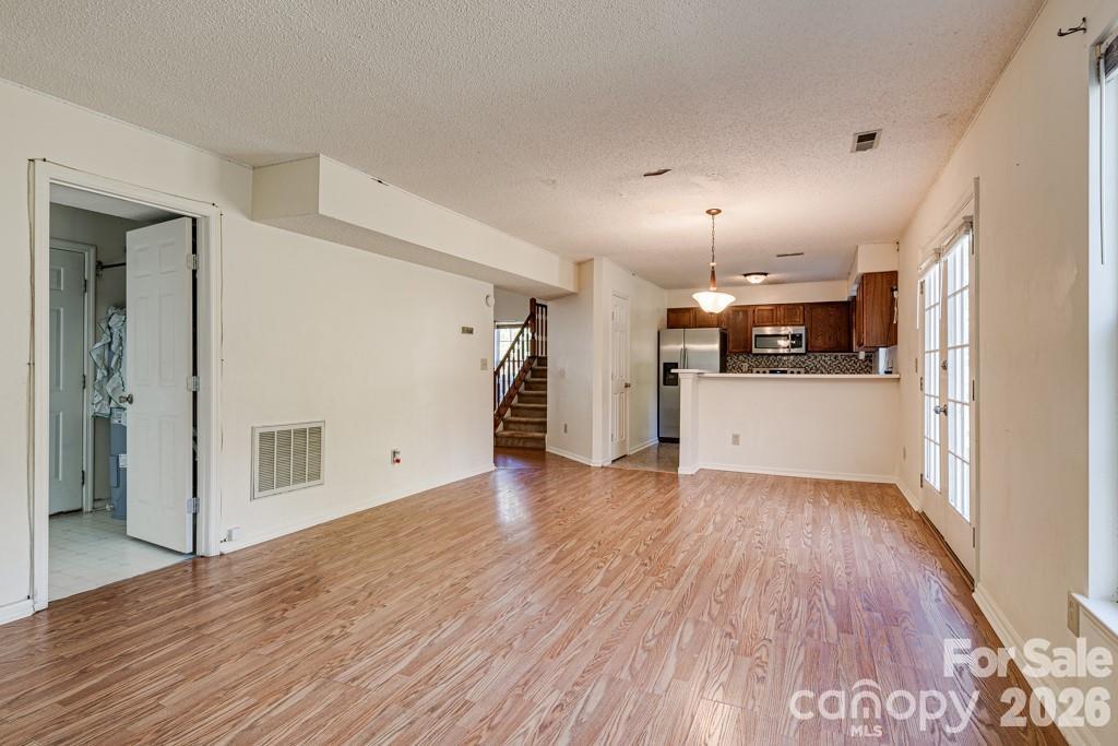 Single Family Residence at 6844 Shiloh Ridge Lane, Charlotte, photo 6 of 18