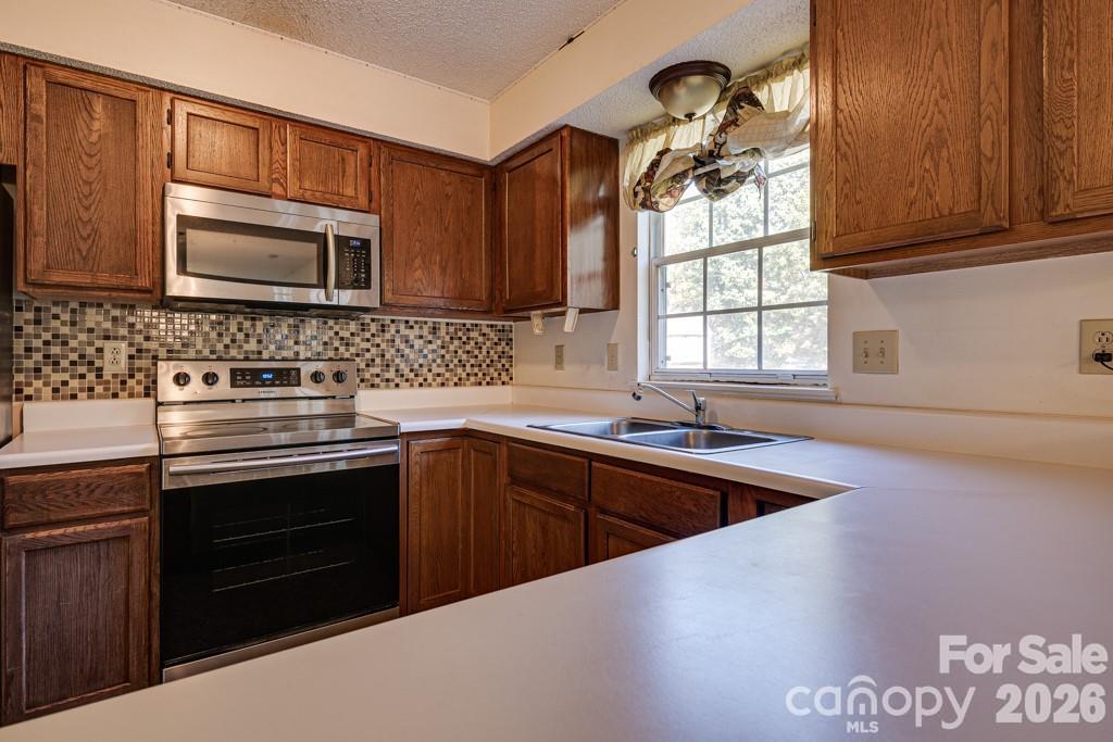 Single Family Residence at 6844 Shiloh Ridge Lane, Charlotte, photo 11 of 18