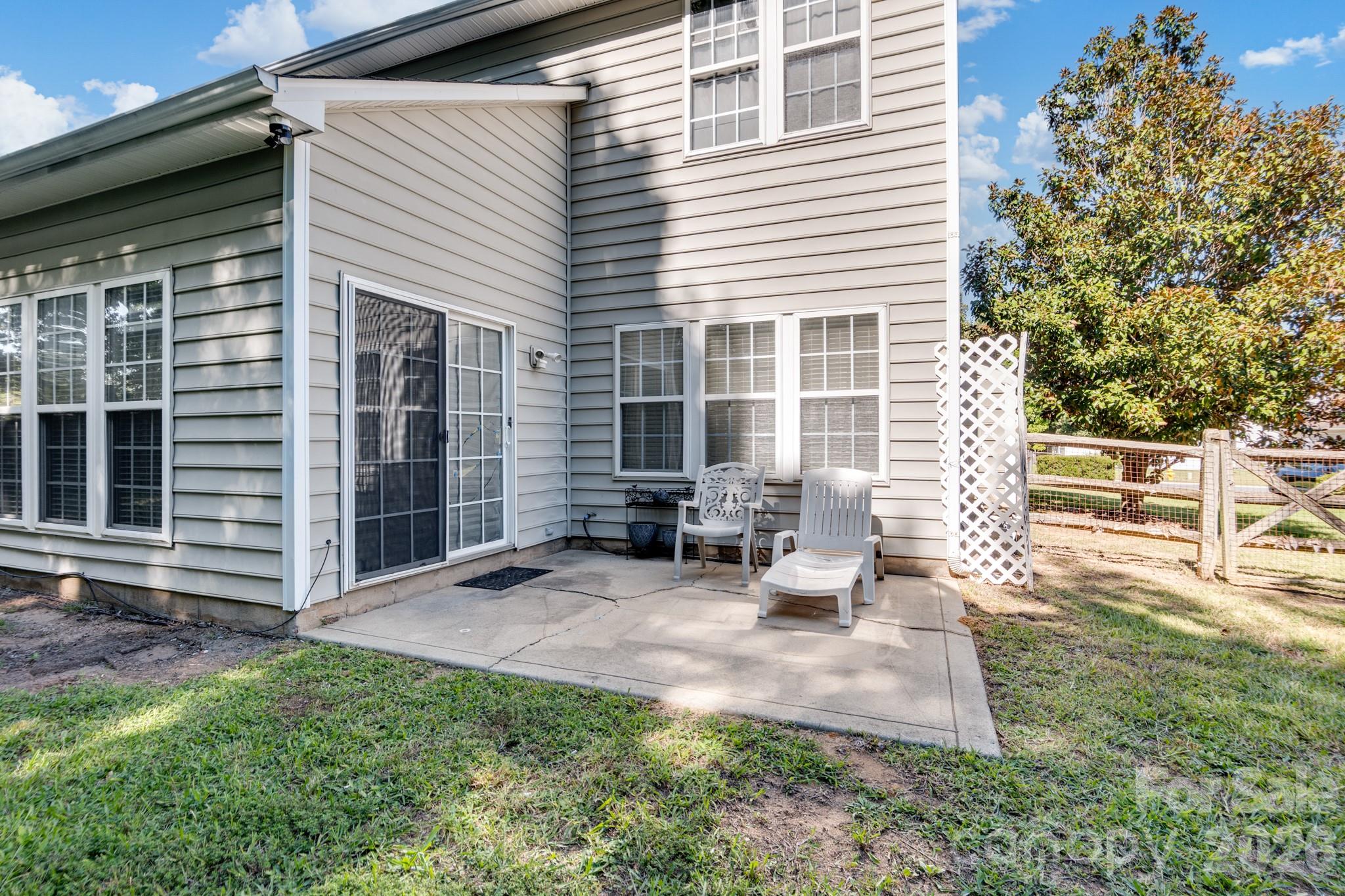 Single Family Residence at 9115 Swallow Tail Lane, Charlotte, photo 4 of 29