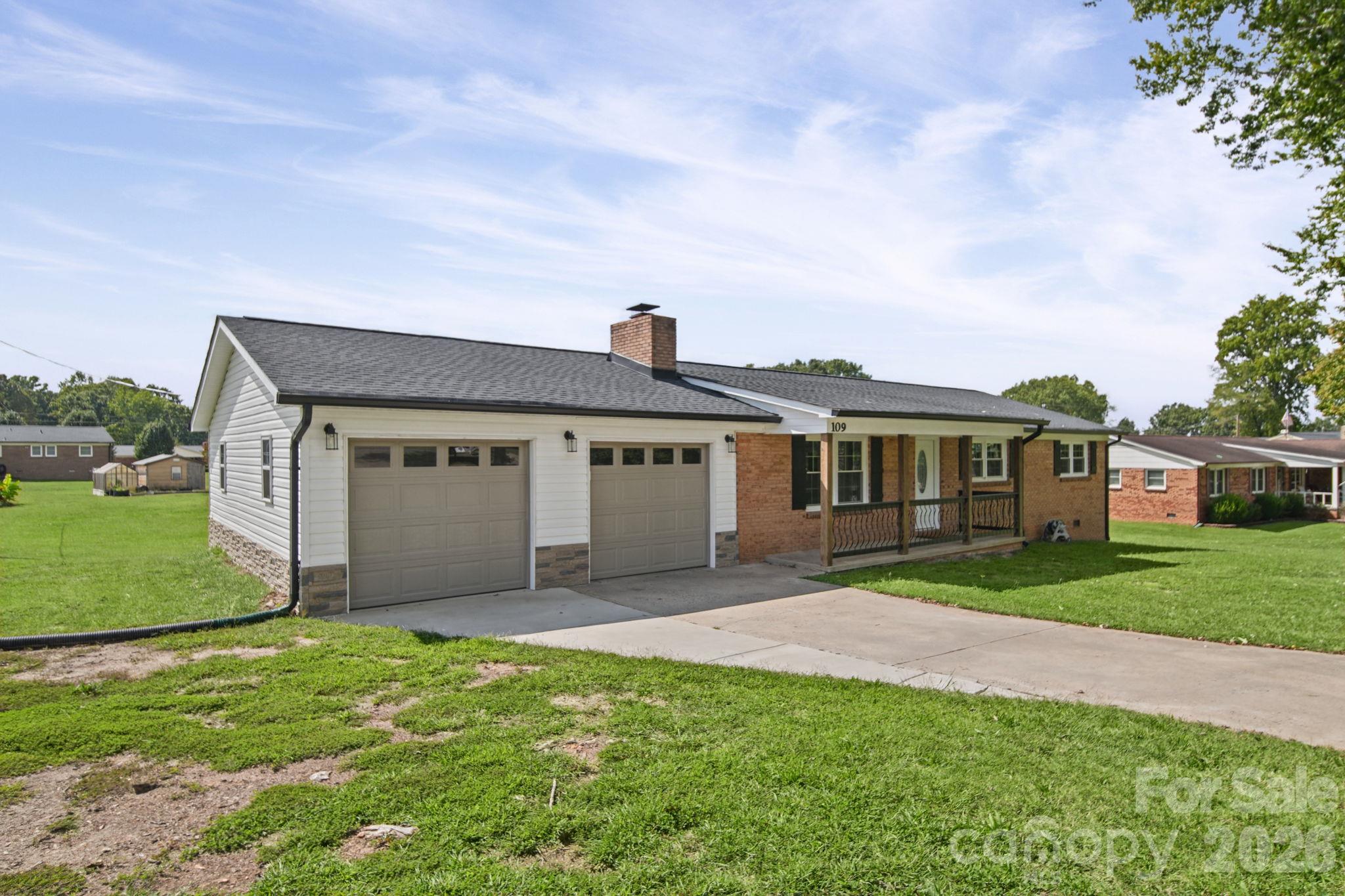 Single Family Residence at 109 Colonial Drive, Kings Mountain, photo 2 of 25