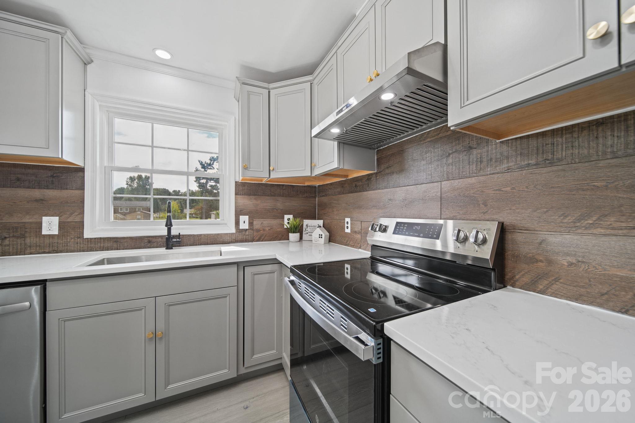 Single Family Residence at 109 Colonial Drive, Kings Mountain, photo 10 of 25