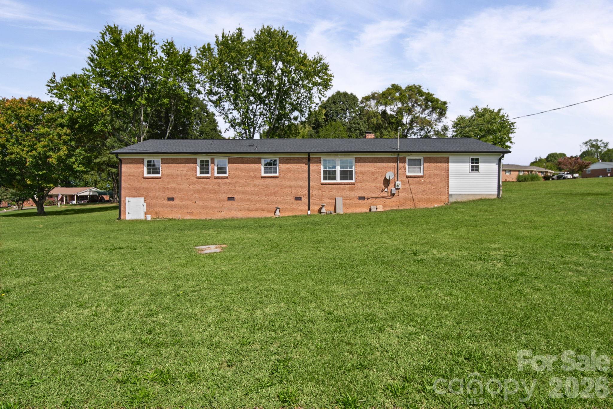 Single Family Residence at 109 Colonial Drive, Kings Mountain, photo 19 of 25