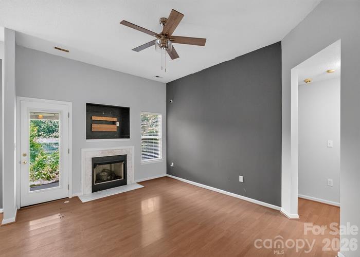 Single Family Residence at 1021 Stinson Glen Lane, Charlotte, photo 3 of 20