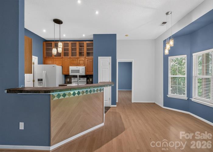 Single Family Residence at 1021 Stinson Glen Lane, Charlotte, photo 6 of 20