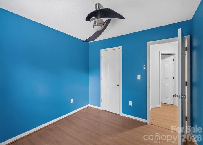 Single Family Residence at 1021 Stinson Glen Lane, Charlotte, photo 14 of 20