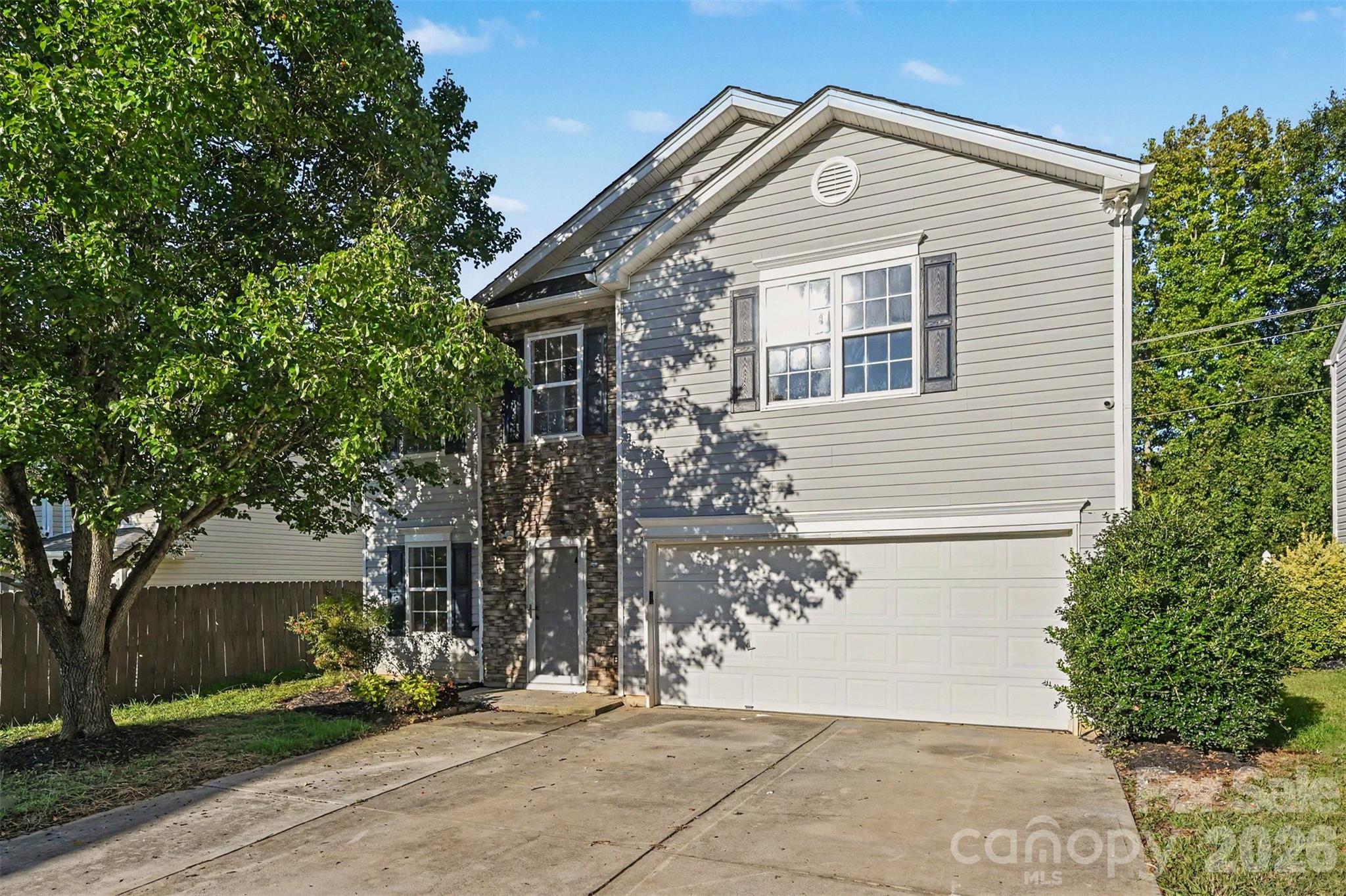 Single Family Residence at 2920 Teton Drive, Gastonia, photo 2 of 24