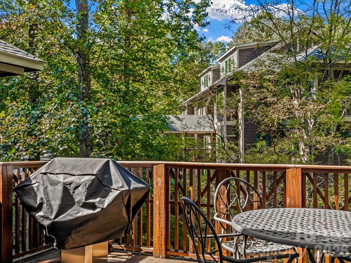 Condominium at 81 Creekside Way, Burnsville, photo 8 of 40