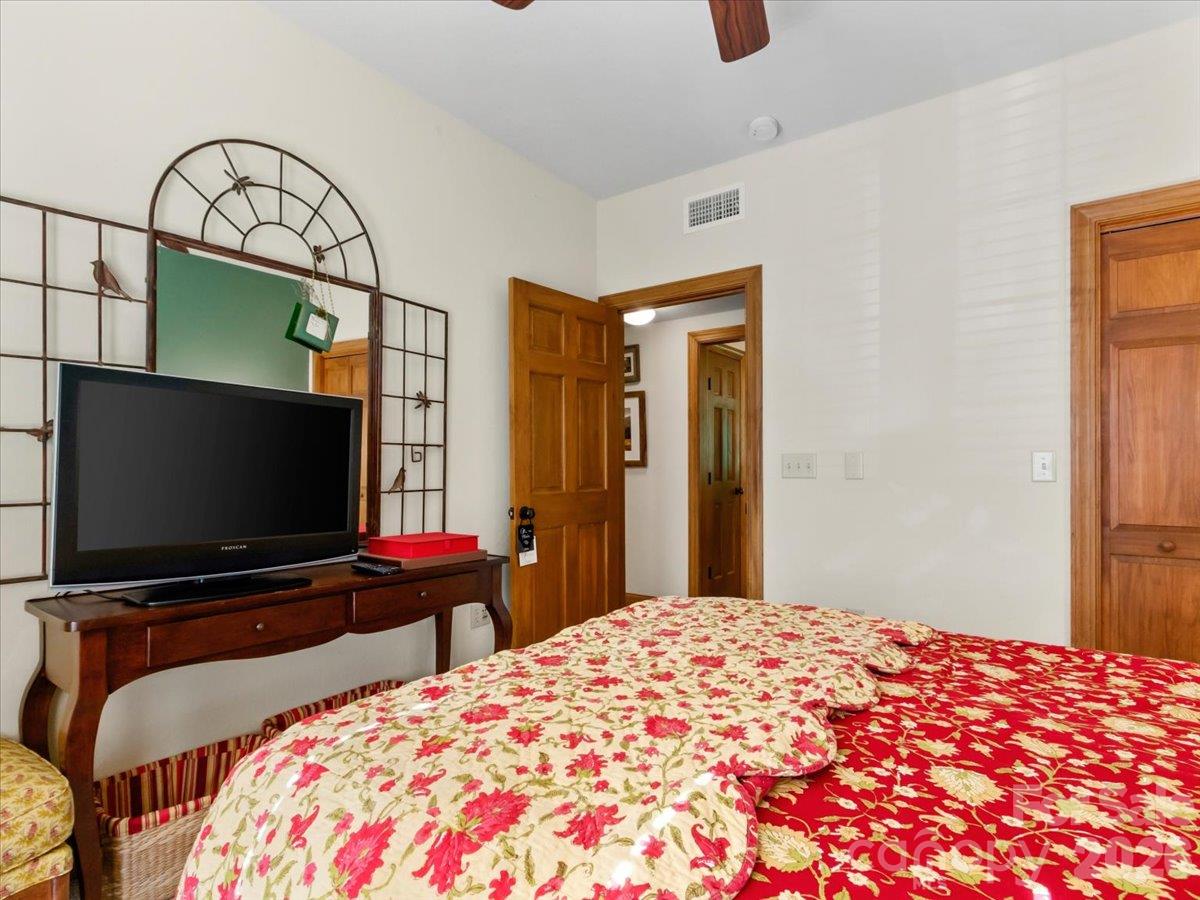 Condominium at 81 Creekside Way, Burnsville, photo 19 of 40