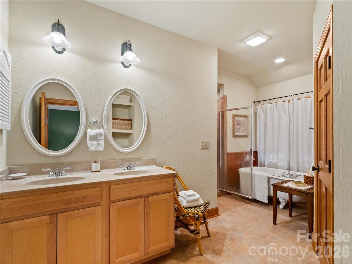 Condominium at 81 Creekside Way, Burnsville, photo 24 of 40