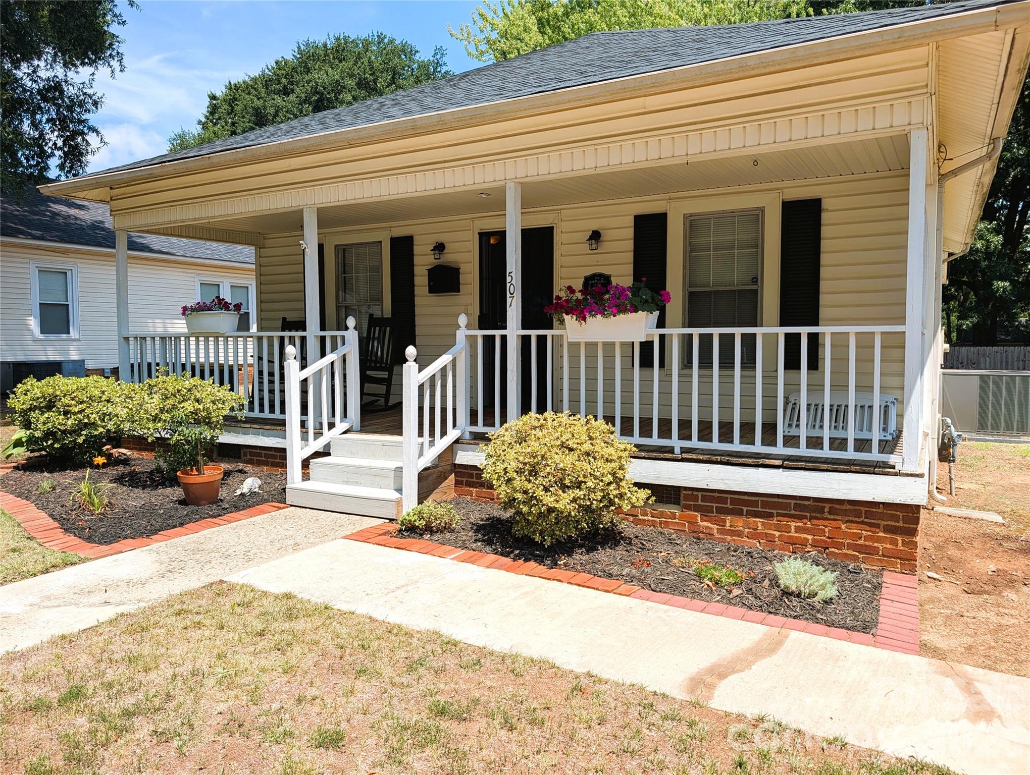 507 E 10th Street