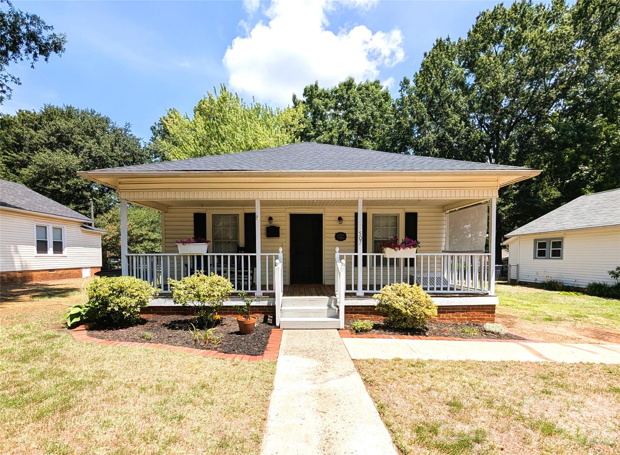 Single Family Residence at 507 E 10th Street, Kannapolis, photo 2 of 17