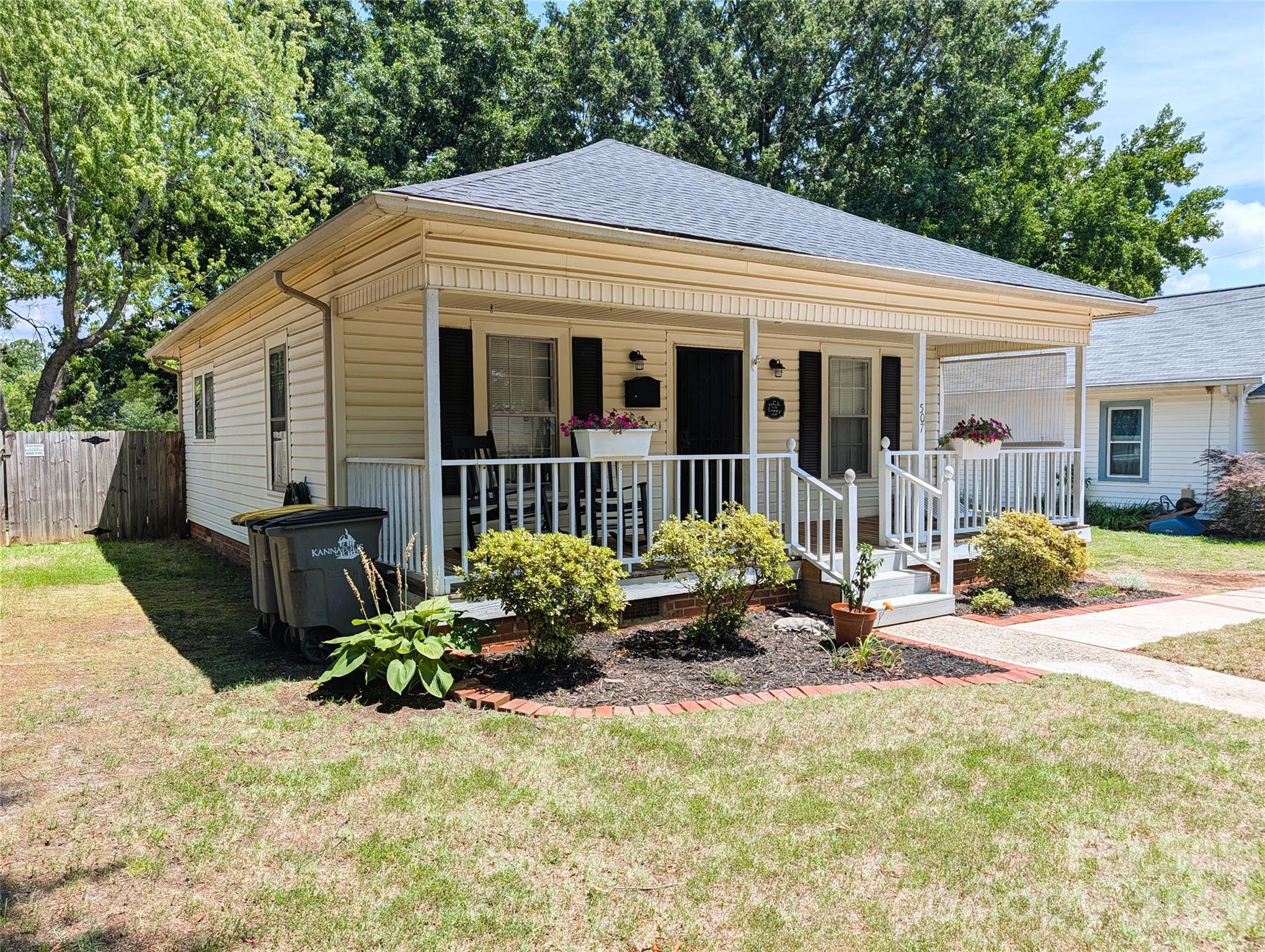 Single Family Residence at 507 E 10th Street, Kannapolis, photo 3 of 17