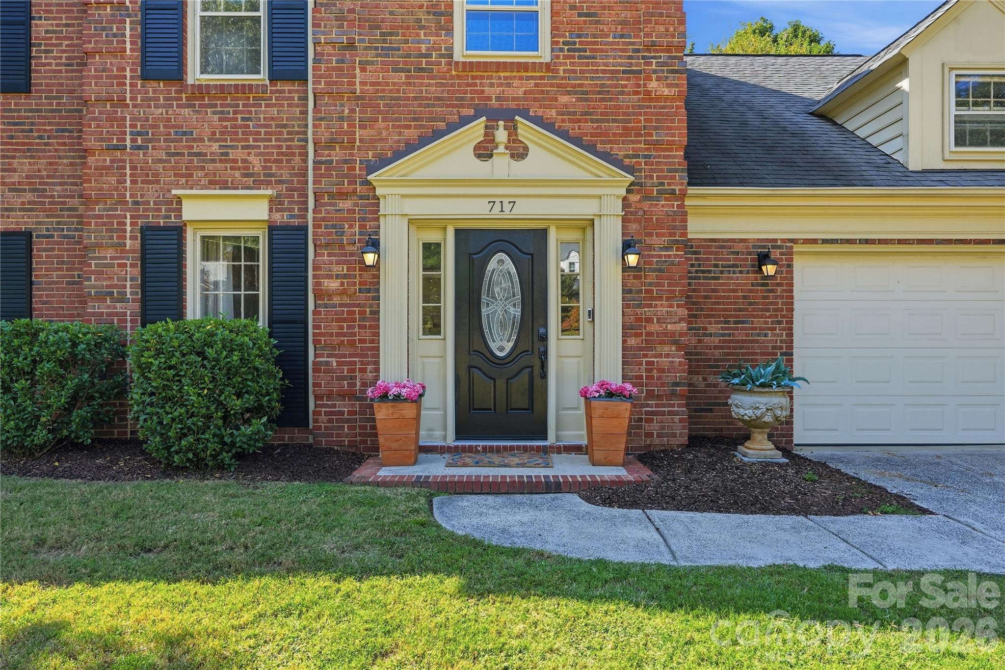 Welcoming front entrance - 717 Fredricksburg Road, Matthews