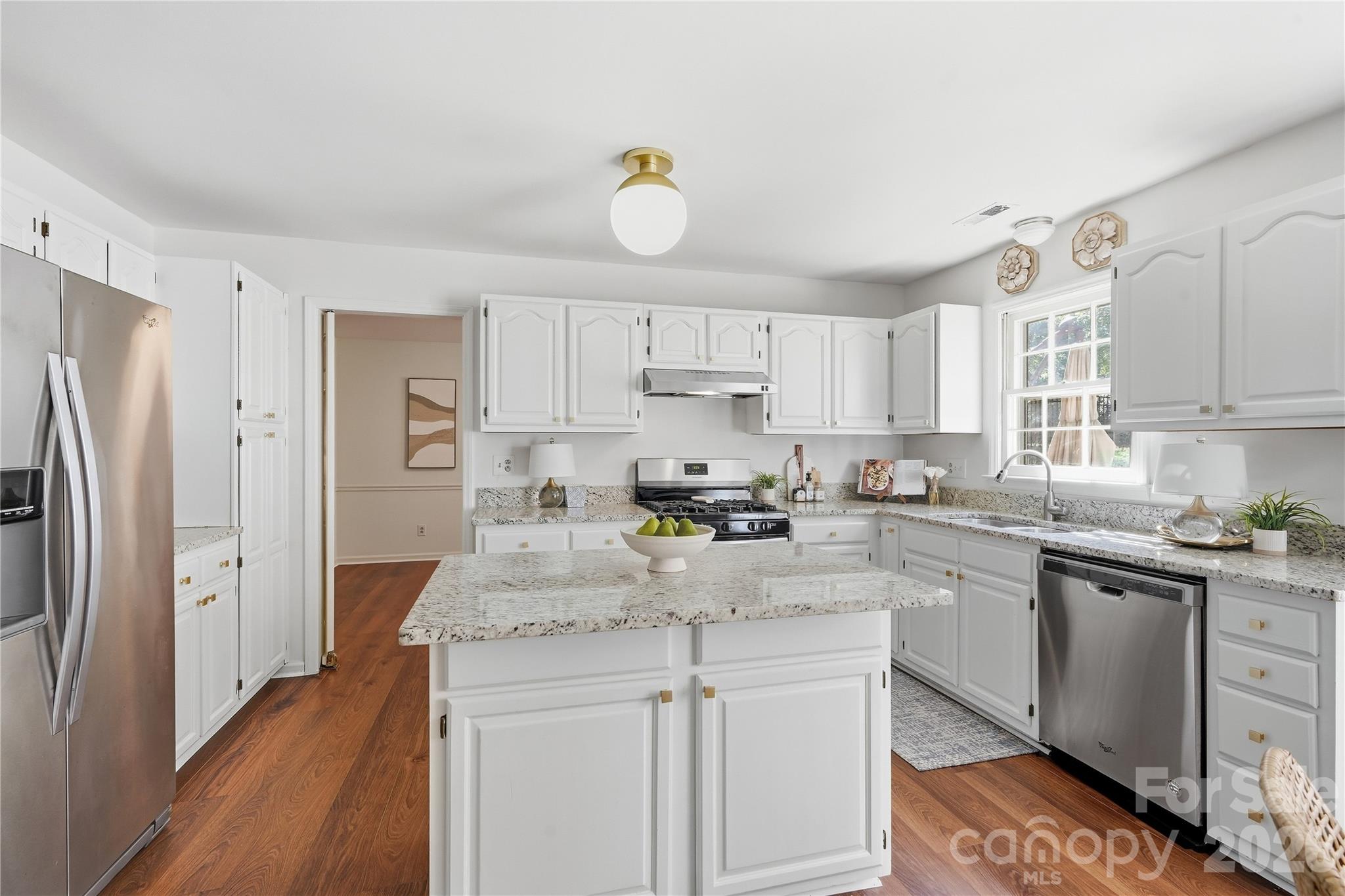 Kitchen island for extra prep space and storage - 717 Fredricksburg Road, Matthews