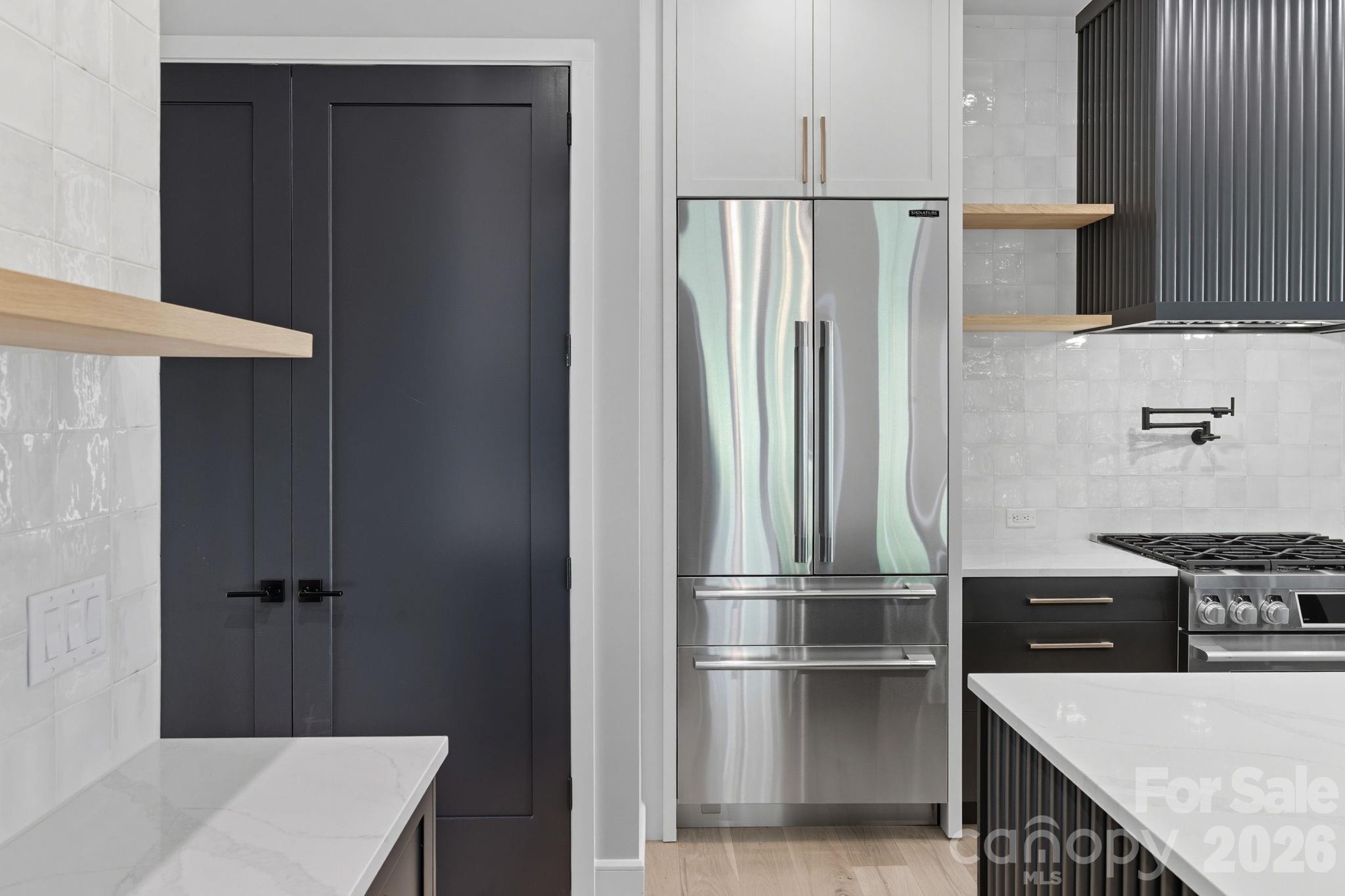 Beautiful Built-in Panel Fridge and Custom Cabinetry - 25 Ted Linn Drive, Fairview