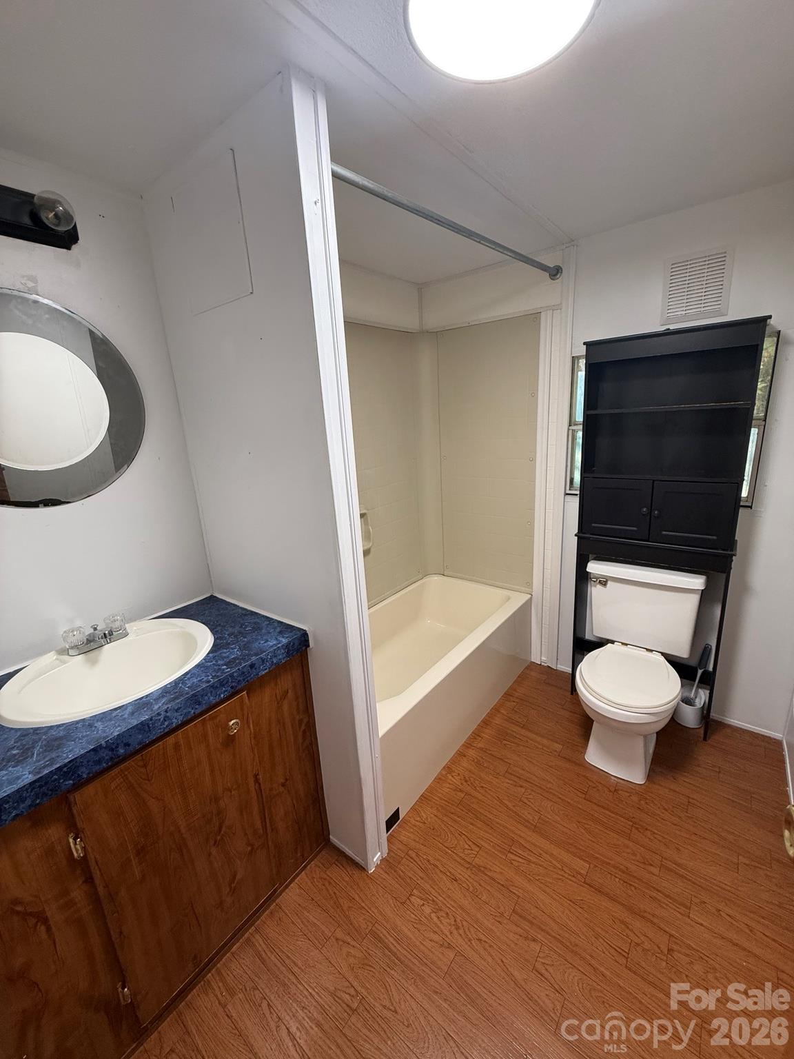 Full Bath - 1516 Abington Road, Lenoir
