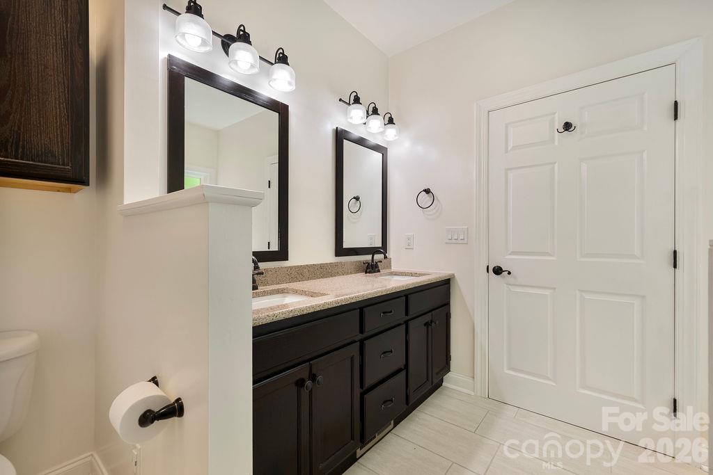 Single Family Residence at 10846 Tyler Brook Lane, Mint Hill, photo 16 of 32