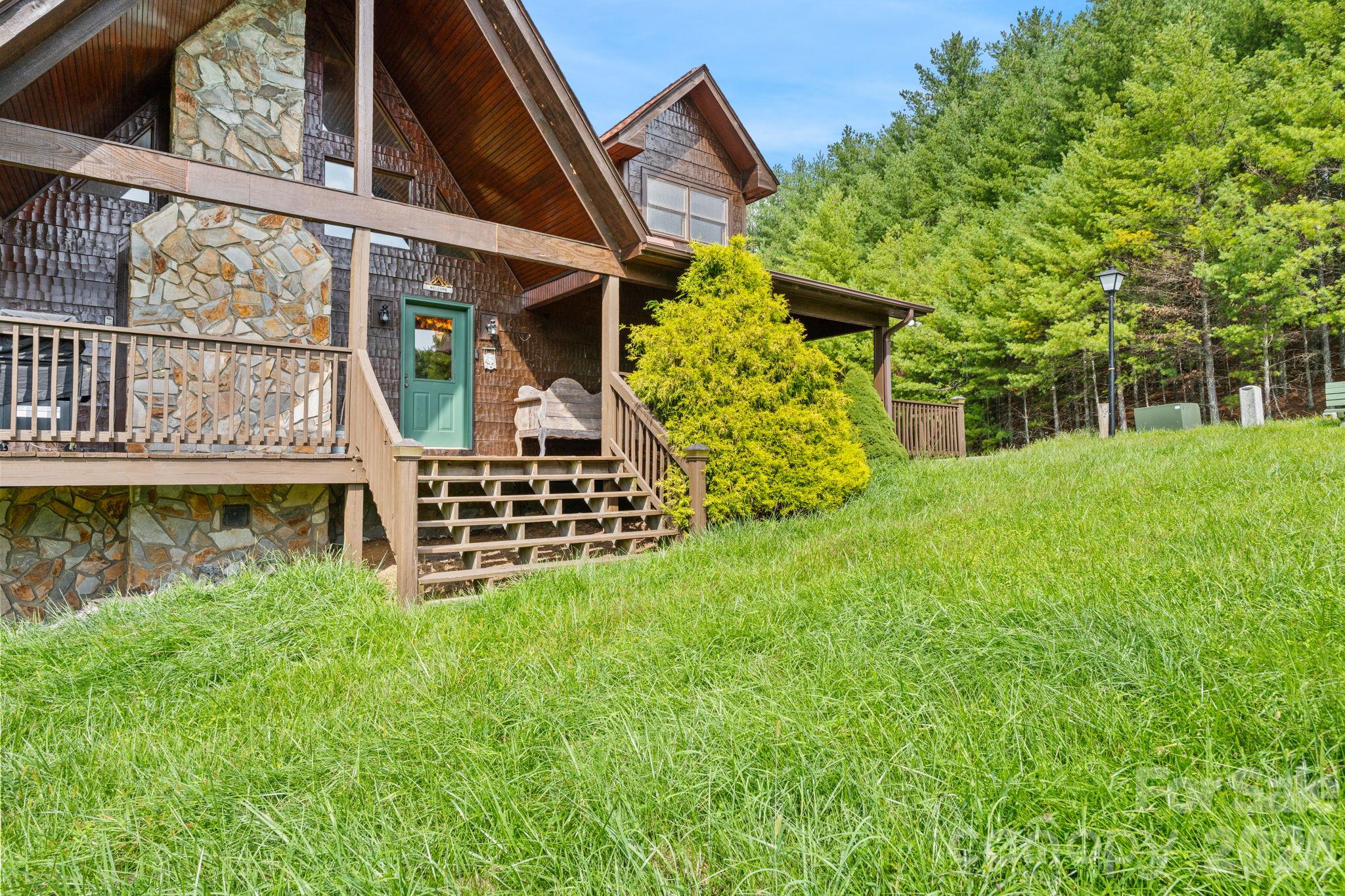 Front Yard View - 1003 Deerwood Road, Piney Creek