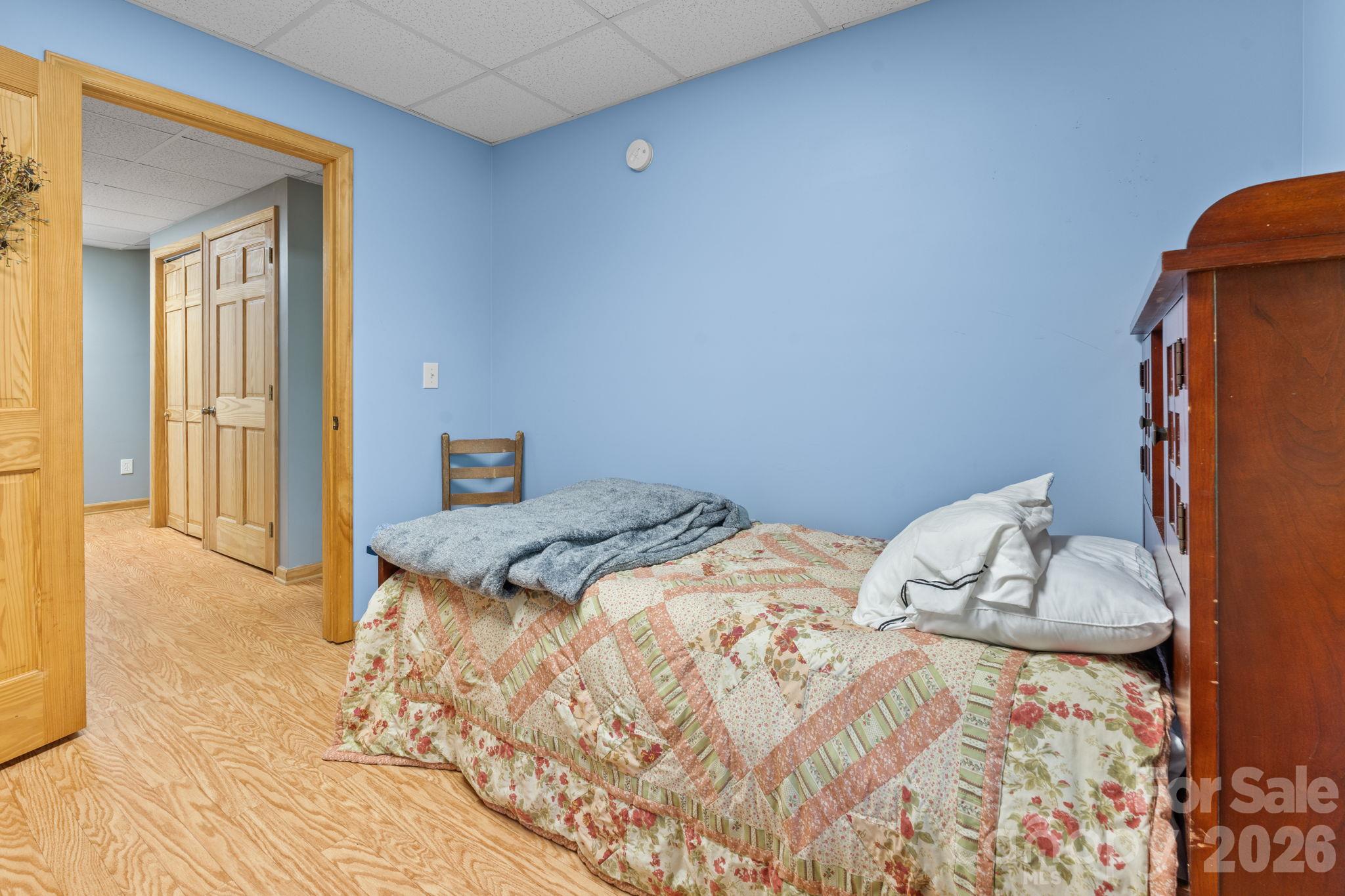 Lower Level Bedroom - 1003 Deerwood Road, Piney Creek