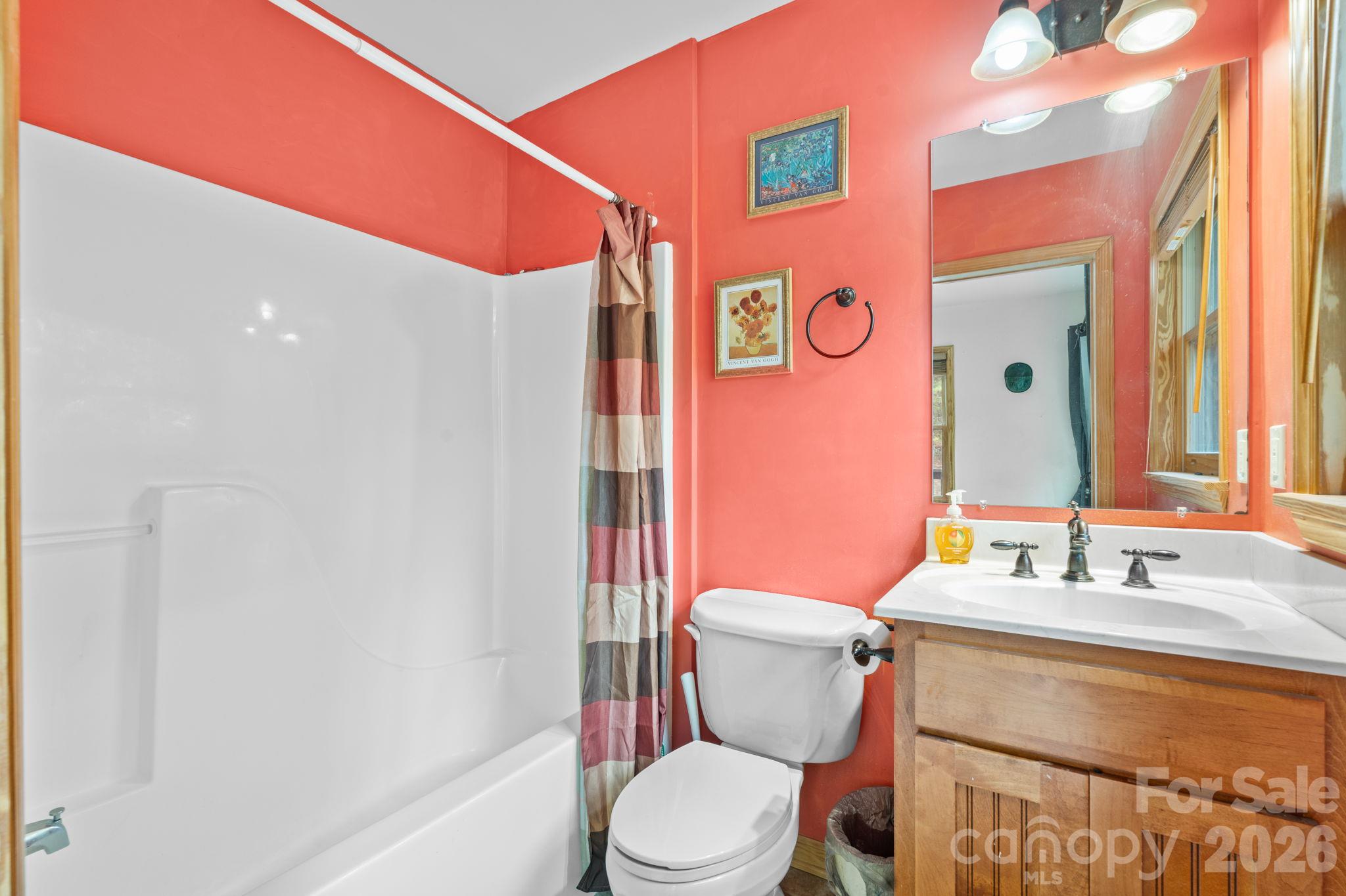 Main Level Den/Entertainment Full Bathroom - 1003 Deerwood Road, Piney Creek