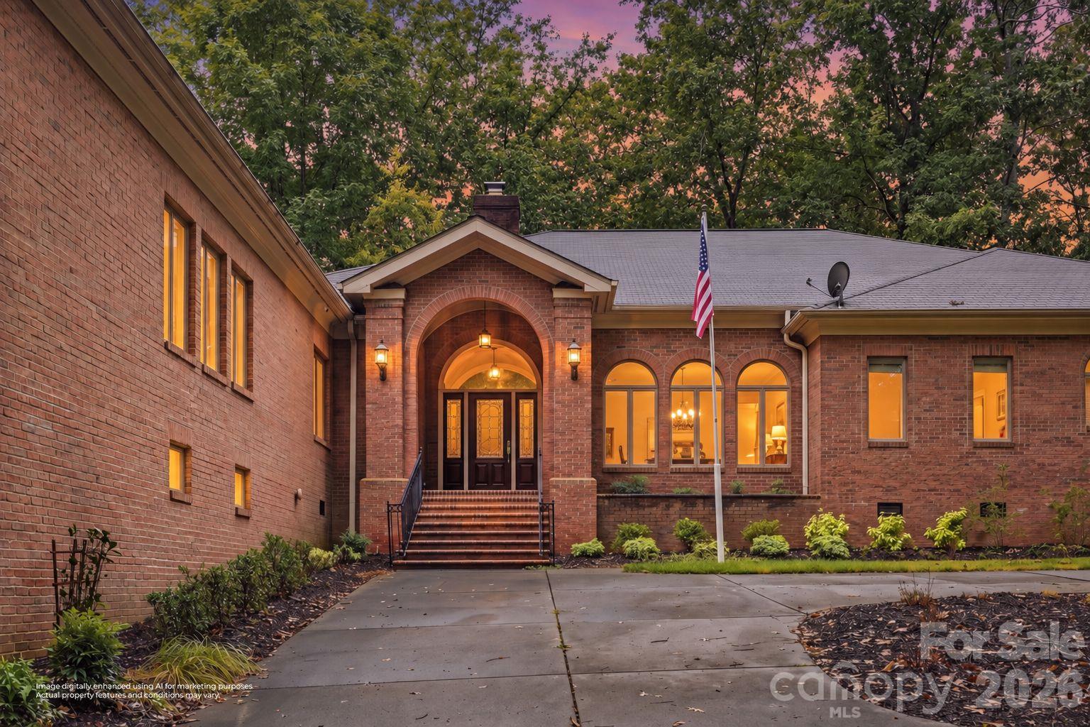 935 Woods Loop