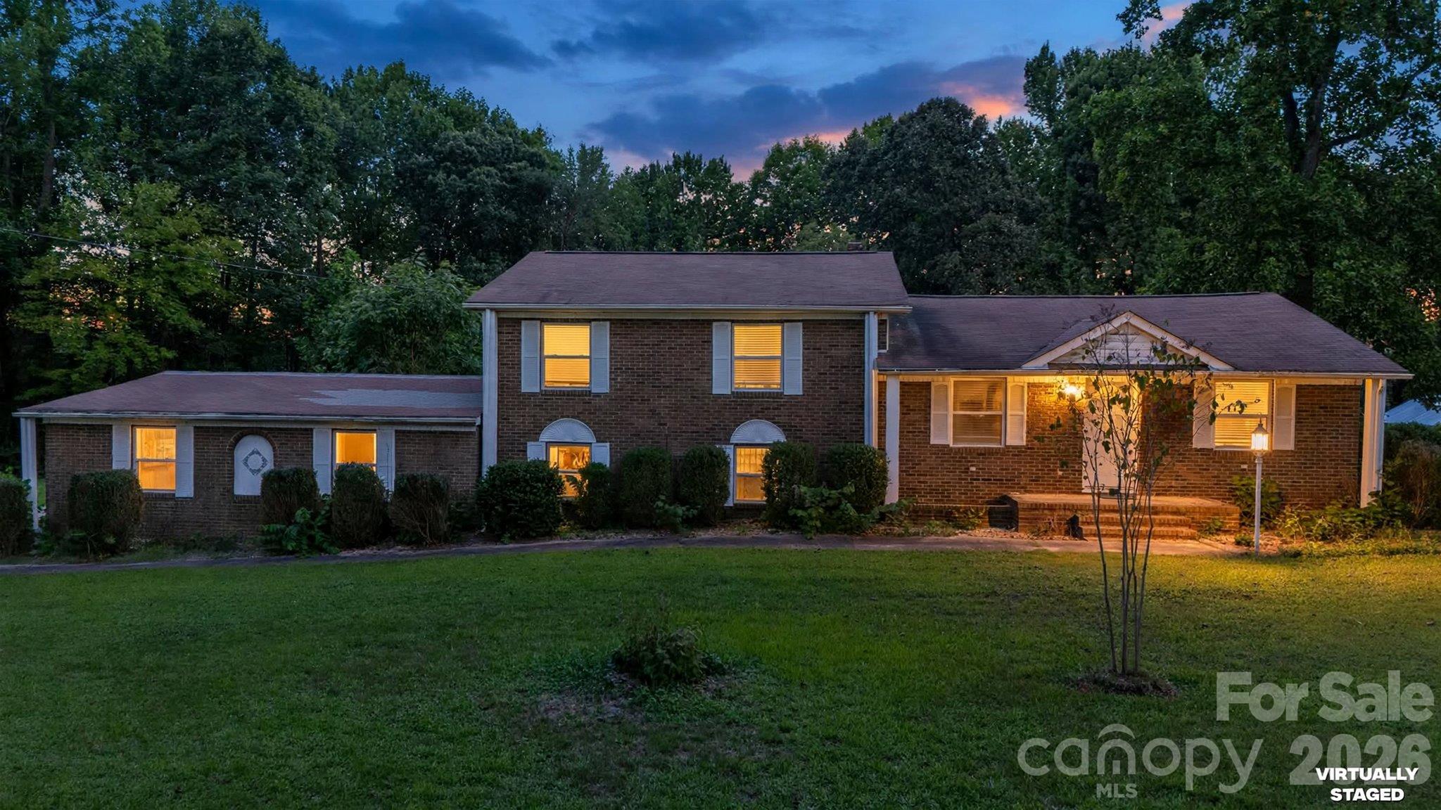 1476 Charlotte Highway