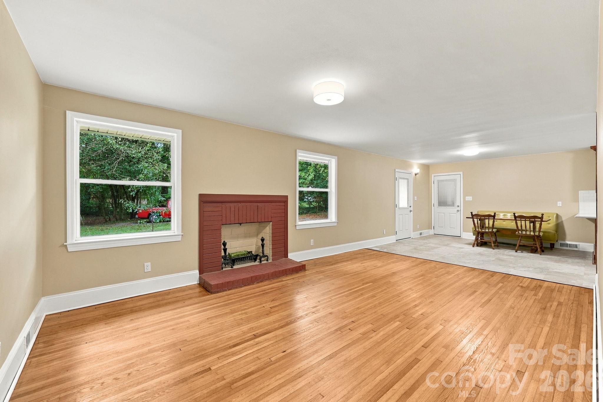 Single Family Residence at 7029 Linda Lake Drive, Charlotte, photo 14 of 33