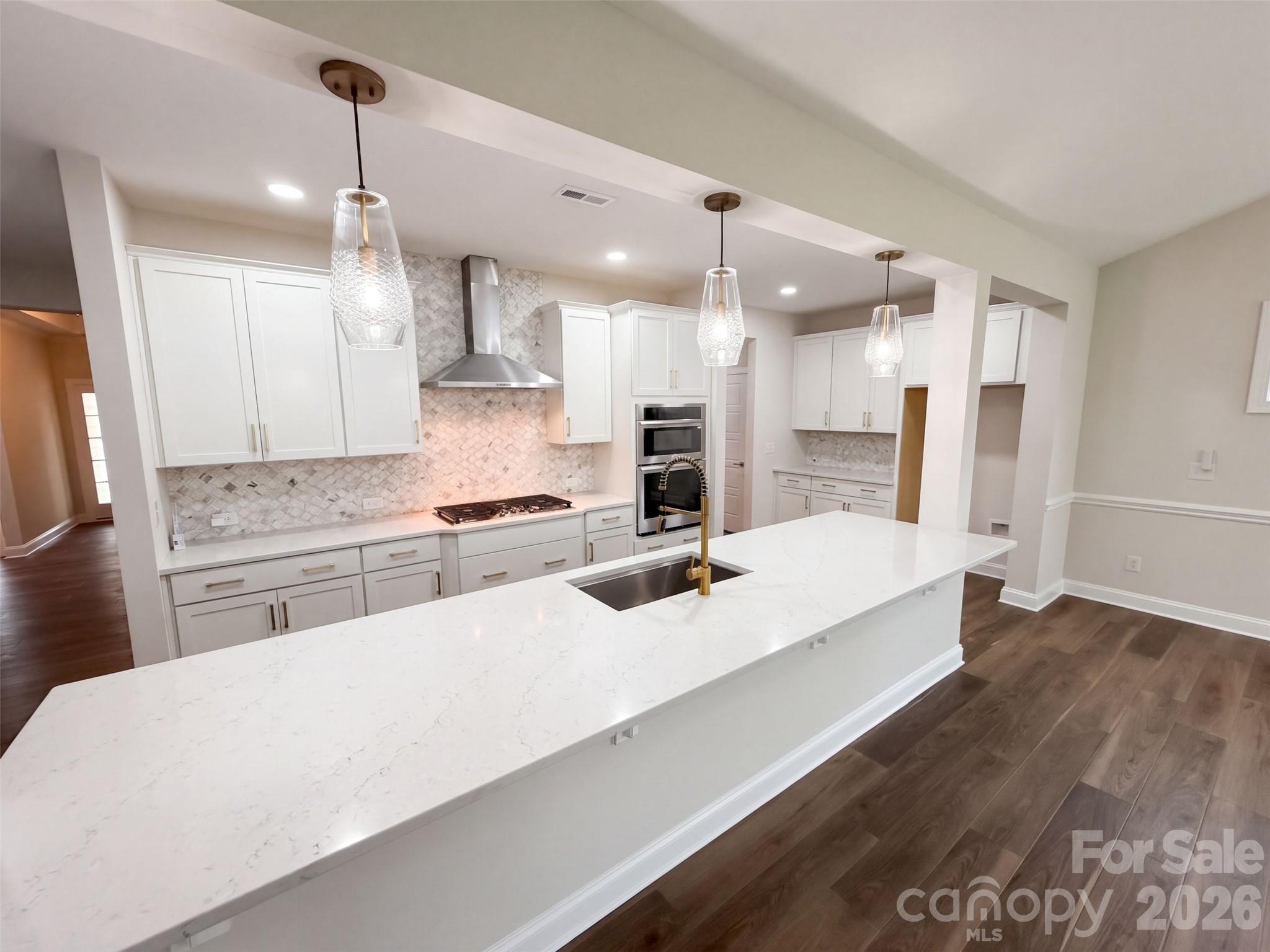 Single Family Residence at 6109 Balham Court, Charlotte, photo 2 of 33