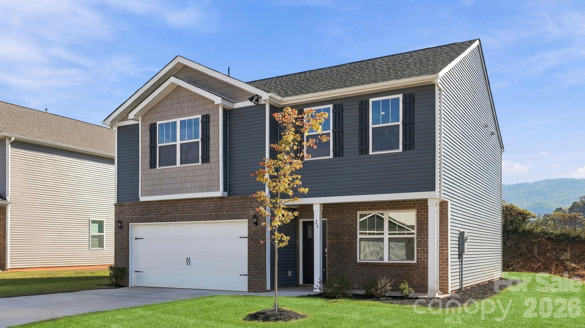 Single Family Residence at 20 Ridgehaven Drive, Waynesville, photo 2 of 32
