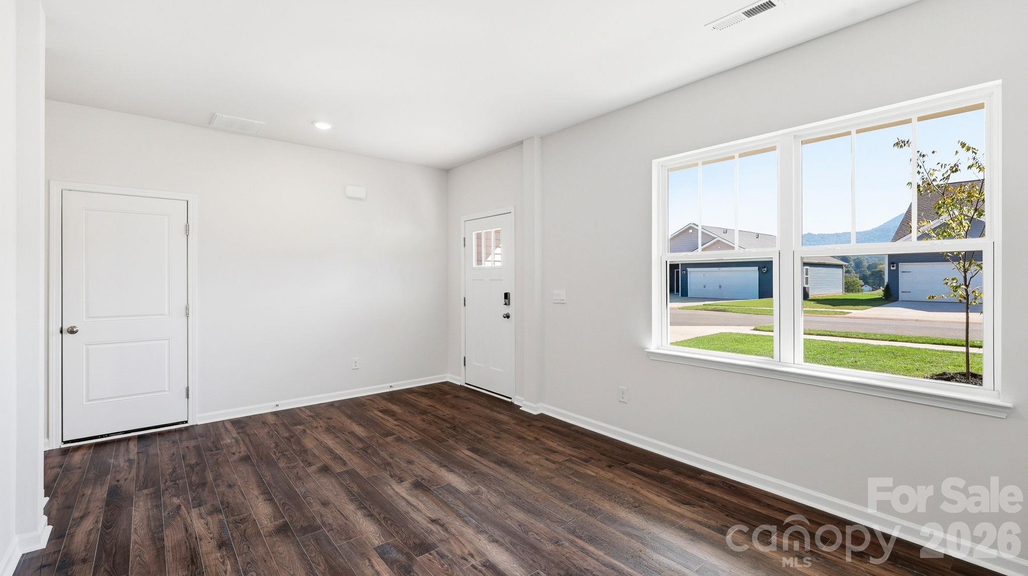 Single Family Residence at 73 Ridgehaven Drive, Waynesville, photo 8 of 34