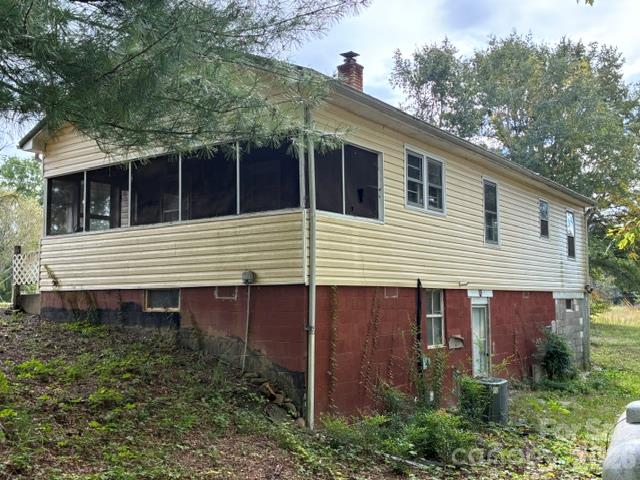 Single Family Residence at 949 Cove Road, Rutherfordton, photo 4 of 15