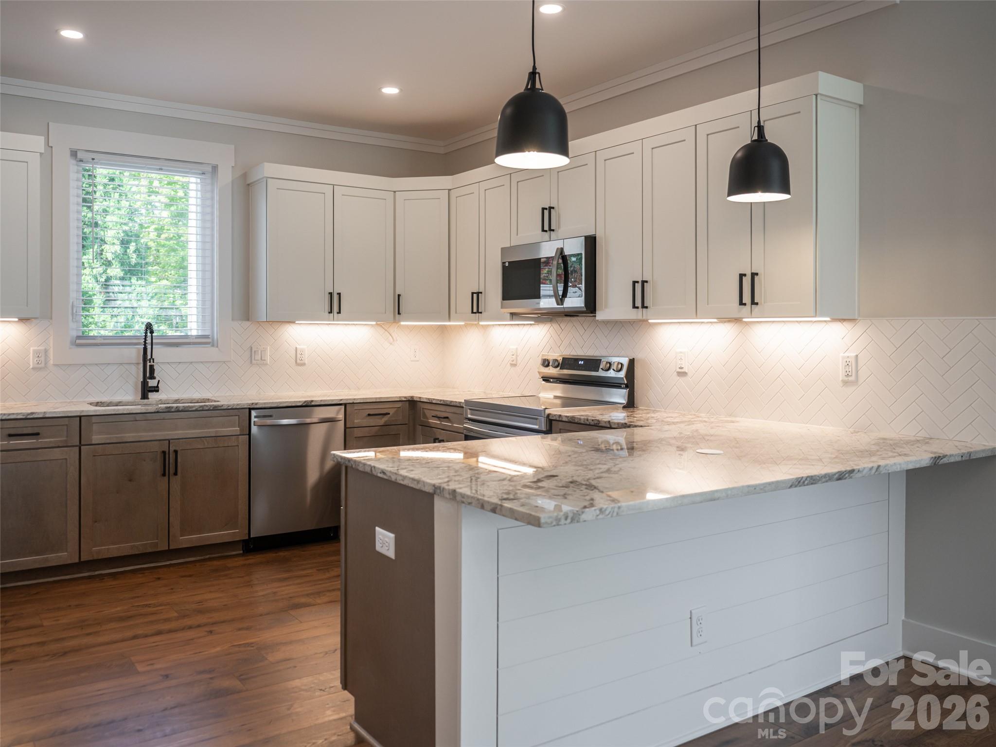 Townhouse at 8 Heartleaf Circle, Arden, photo 12 of 41