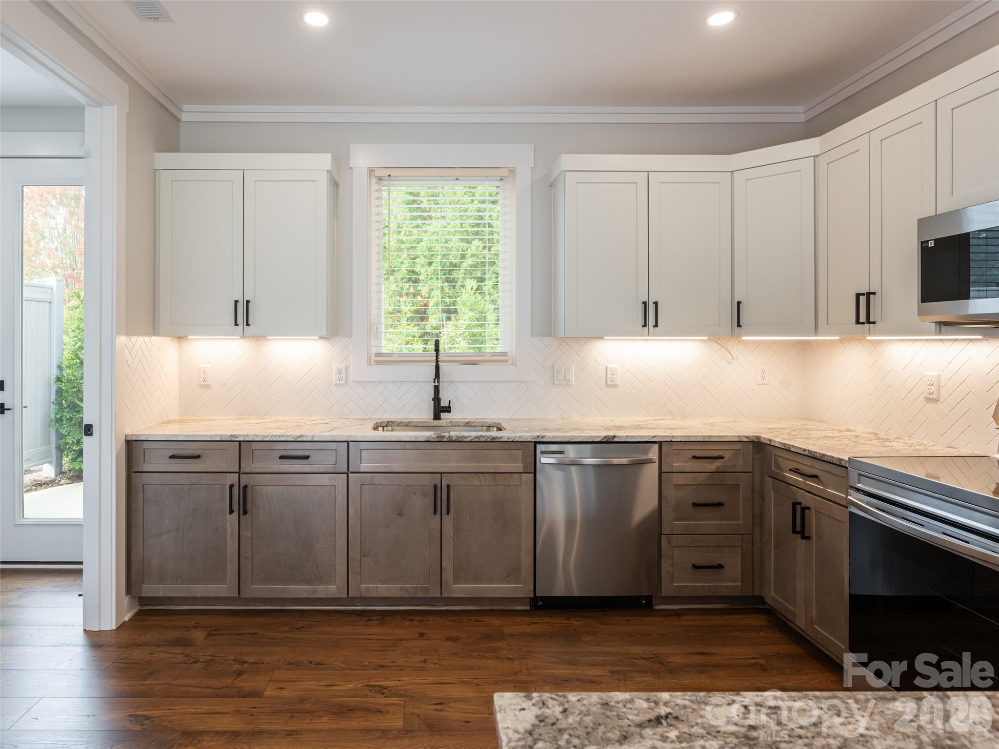 Townhouse at 8 Heartleaf Circle, Arden, photo 13 of 41