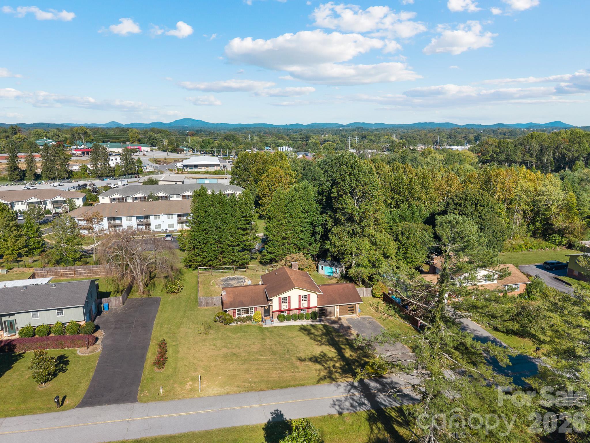 Single Family Residence at 87 Underhill Road, Hendersonville, photo 5 of 48