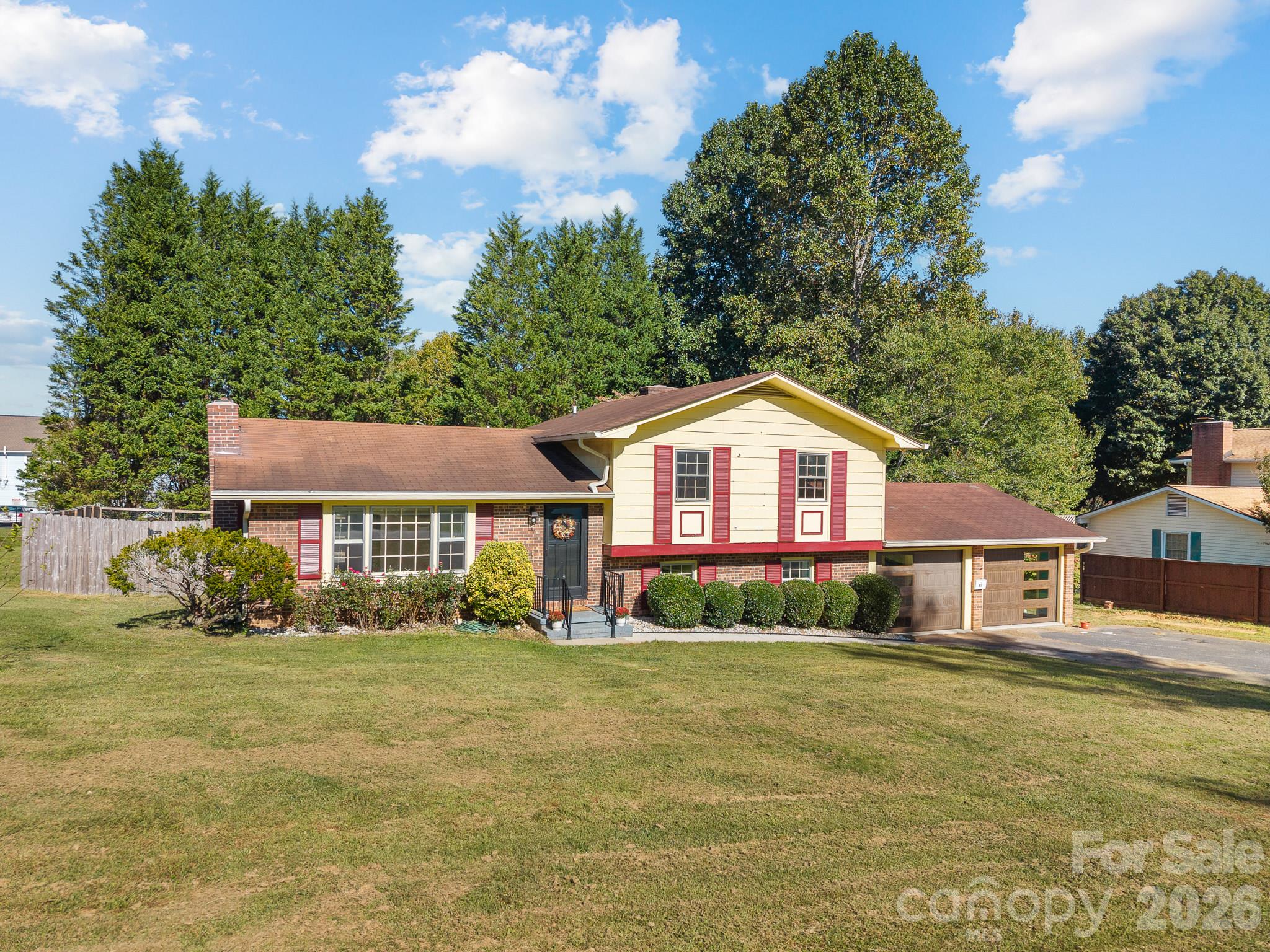 Single Family Residence at 87 Underhill Road, Hendersonville, photo 7 of 48