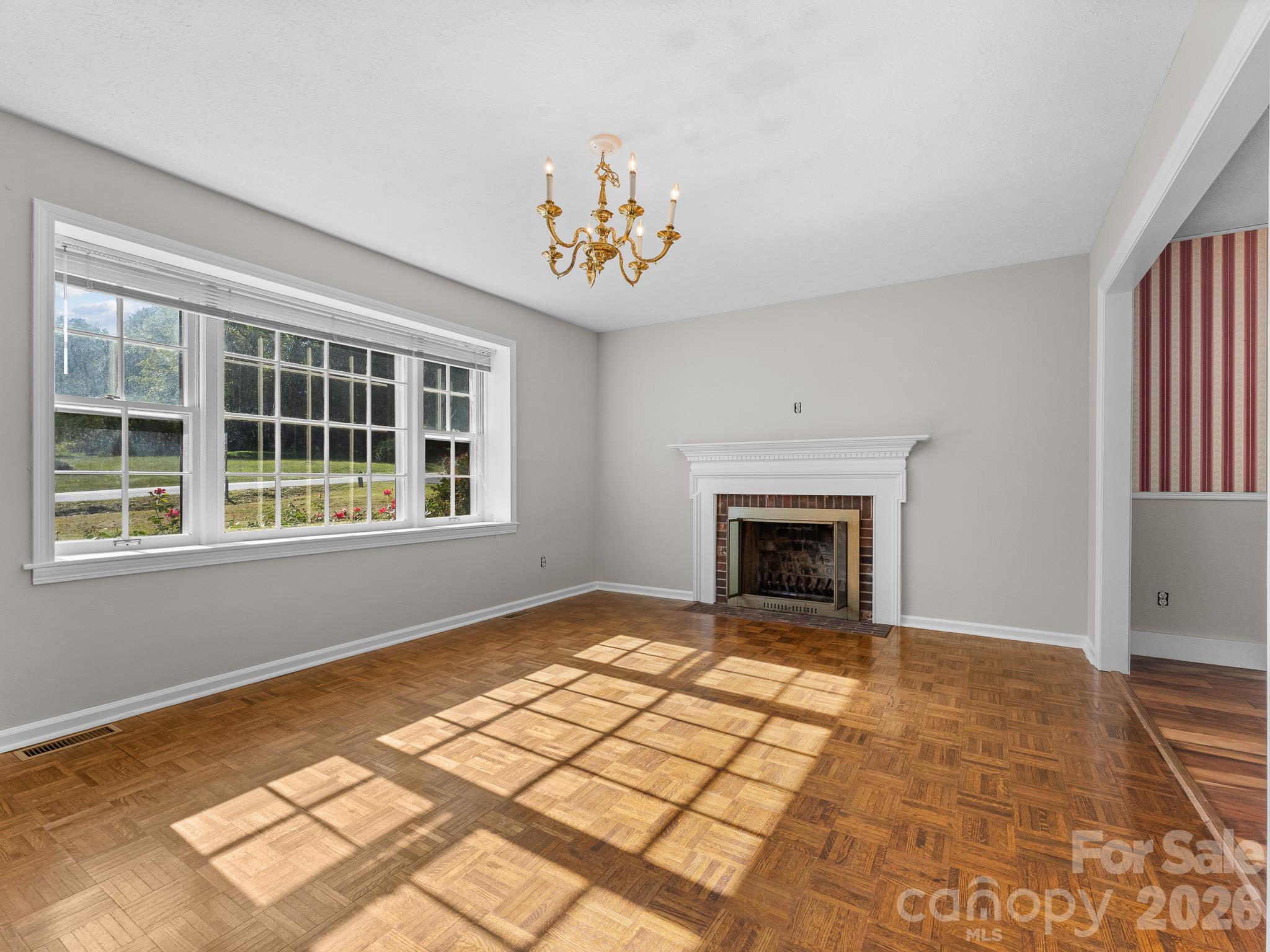 Single Family Residence at 87 Underhill Road, Hendersonville, photo 11 of 48