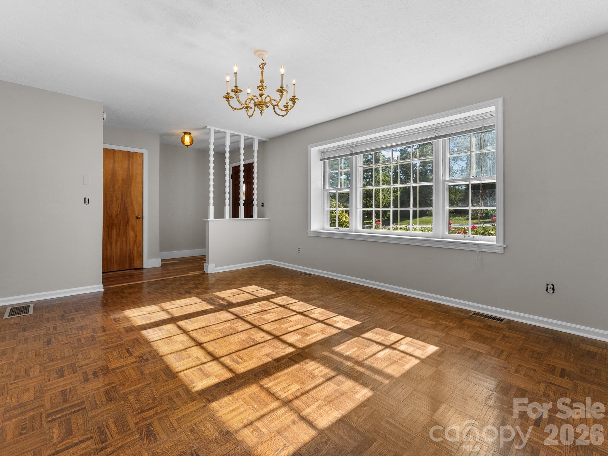 Single Family Residence at 87 Underhill Road, Hendersonville, photo 12 of 48