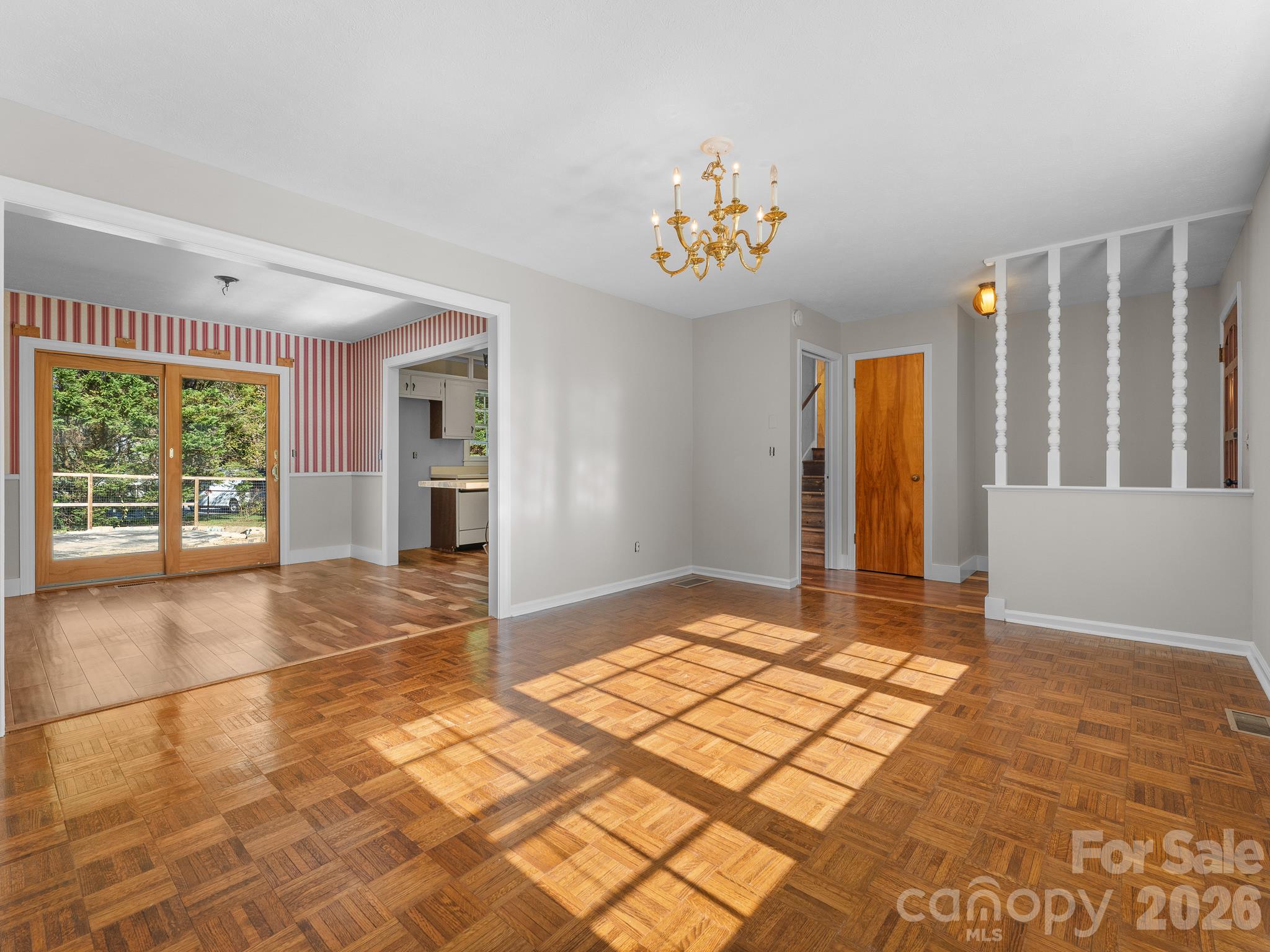 Single Family Residence at 87 Underhill Road, Hendersonville, photo 13 of 48