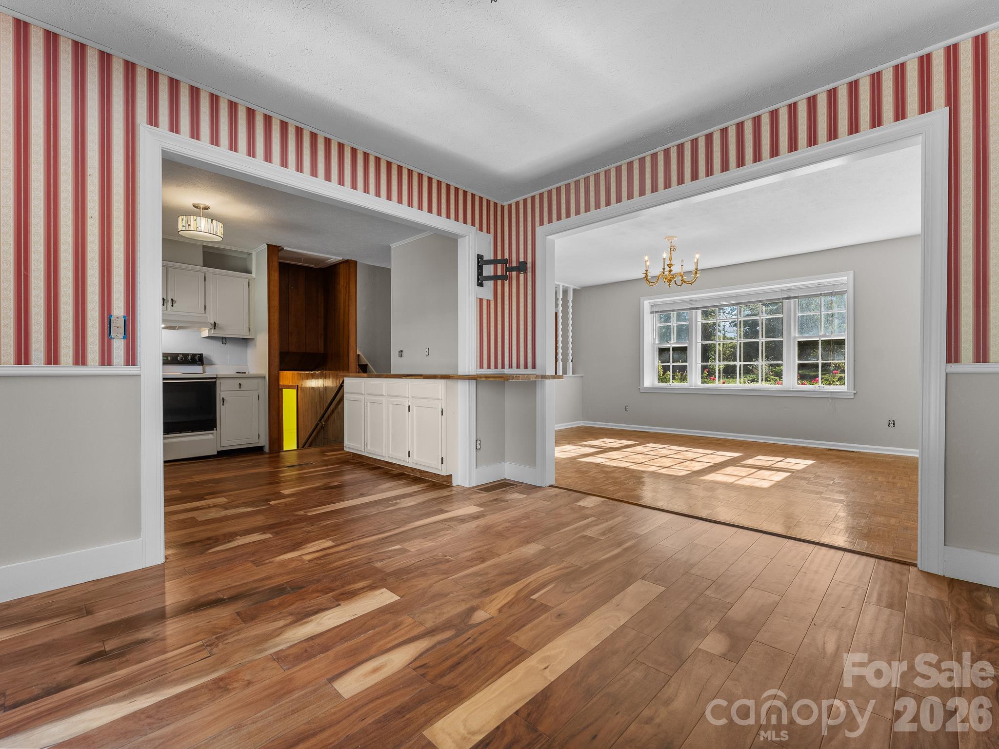 Single Family Residence at 87 Underhill Road, Hendersonville, photo 15 of 48