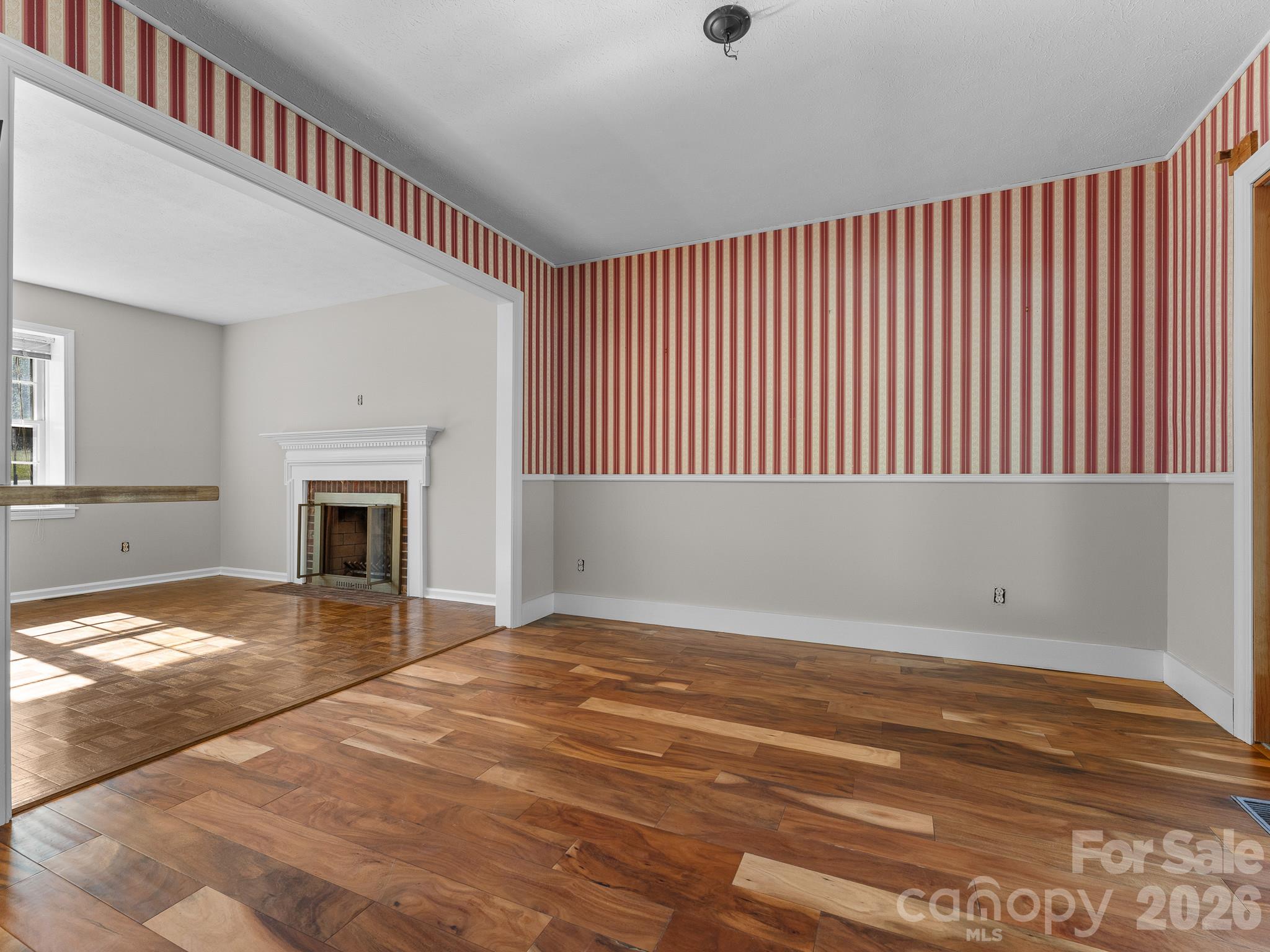 Single Family Residence at 87 Underhill Road, Hendersonville, photo 16 of 48